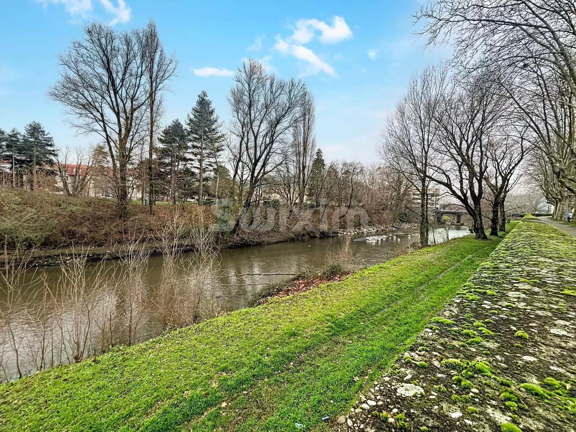 apartment 4 Rooms for sale on Chasse-sur-Rhône (38670)