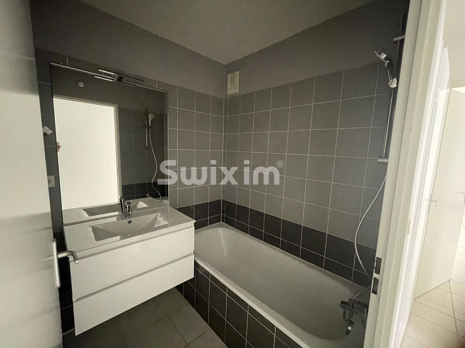 apartamento 5 Quartos para aluguer sobre Lons-le-Saunier (39000)