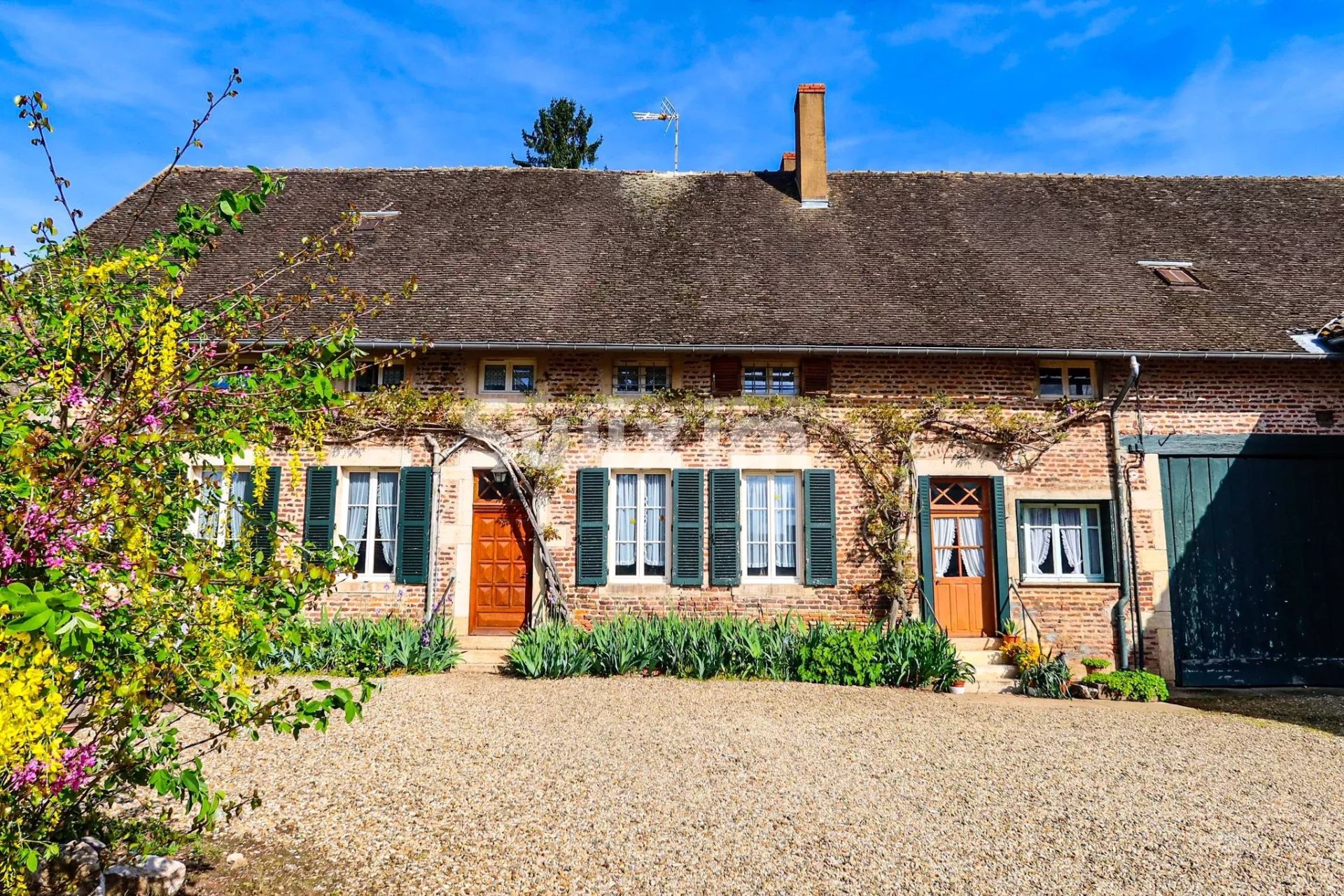 propiedad 12 Salas en venta en Ciel (71350)