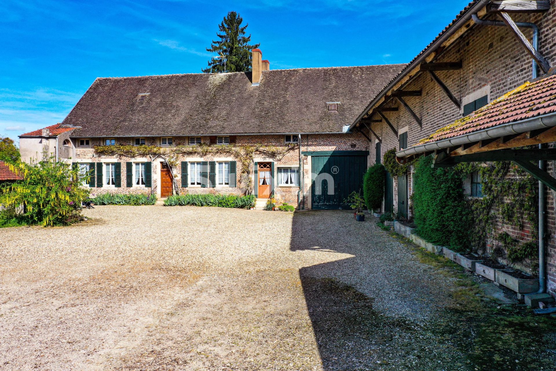 propiedad 12 Salas en venta en Ciel (71350)