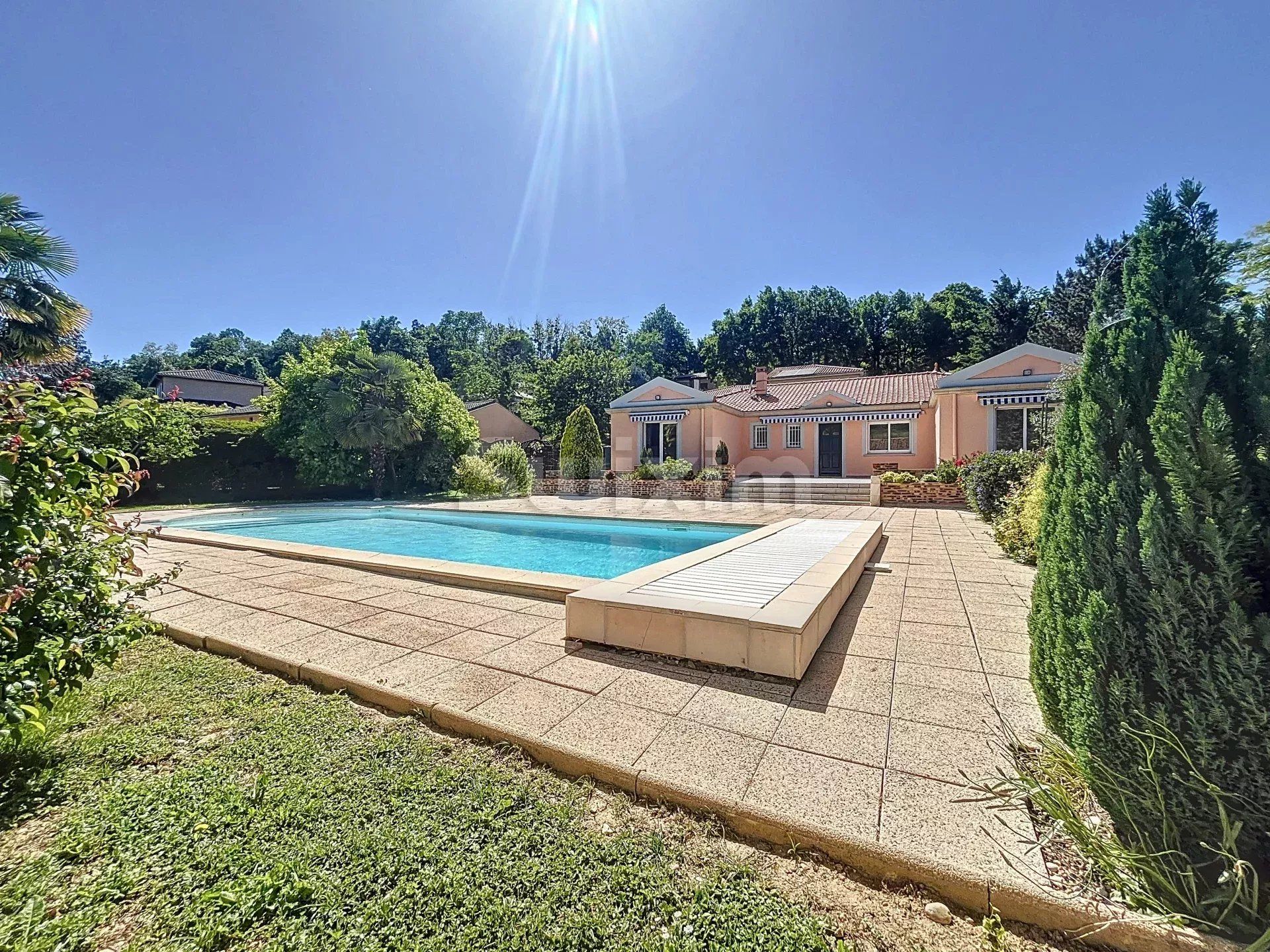 house 6 Rooms for sale on Lissieu (69380)