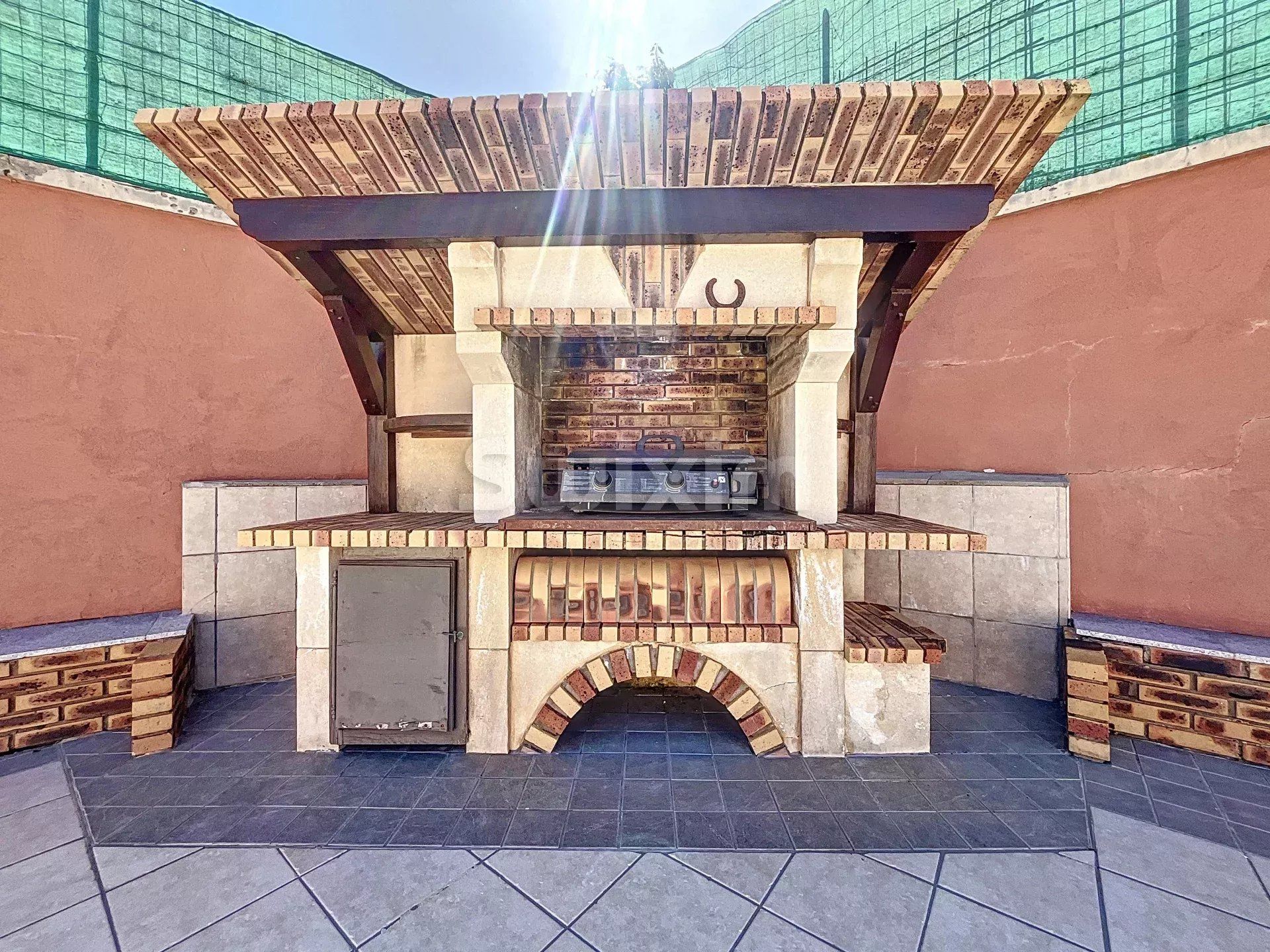 house 6 Rooms for sale on Lissieu (69380)