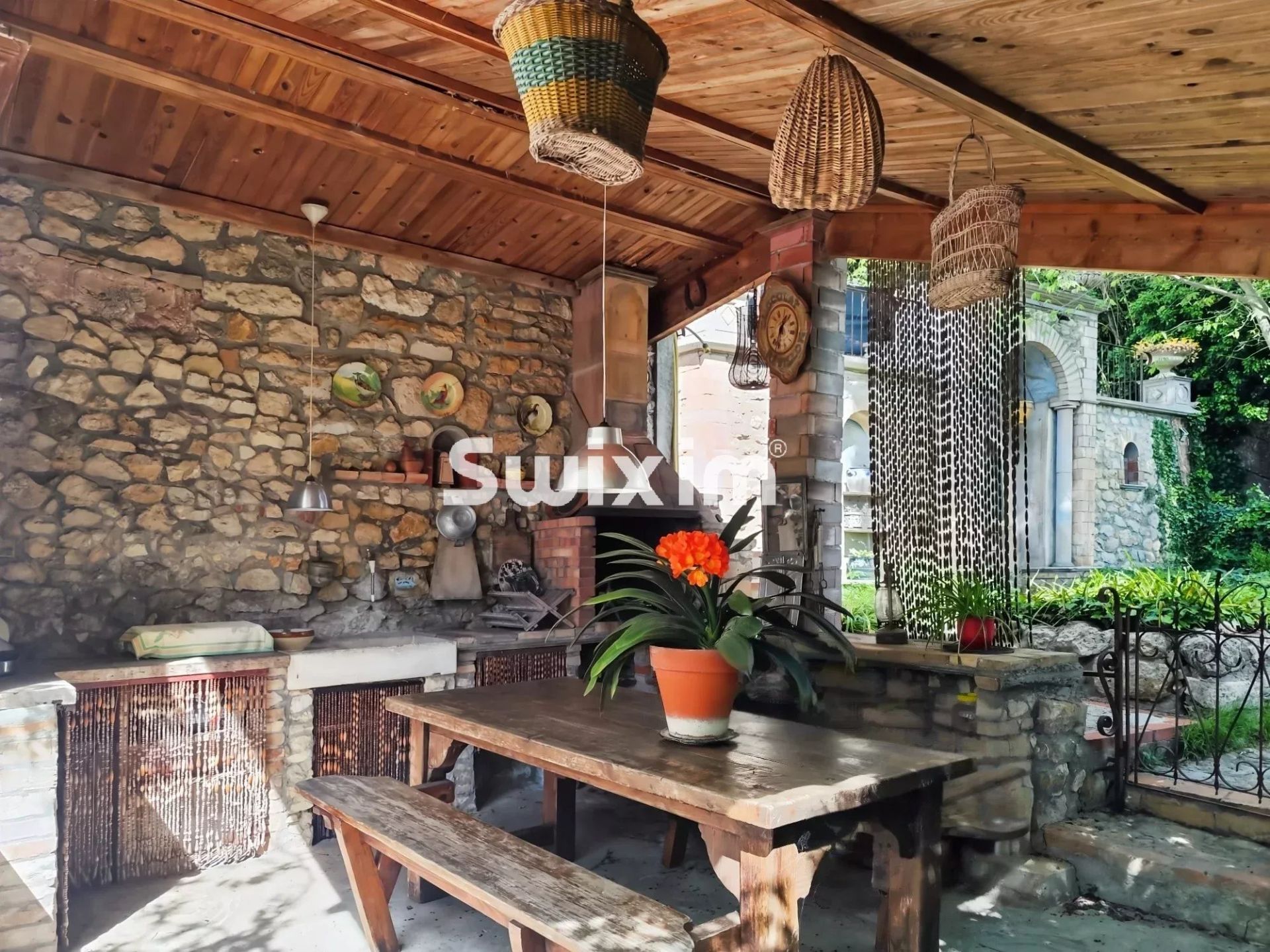 house 10 Rooms for sale on Saint-Montan (07220)