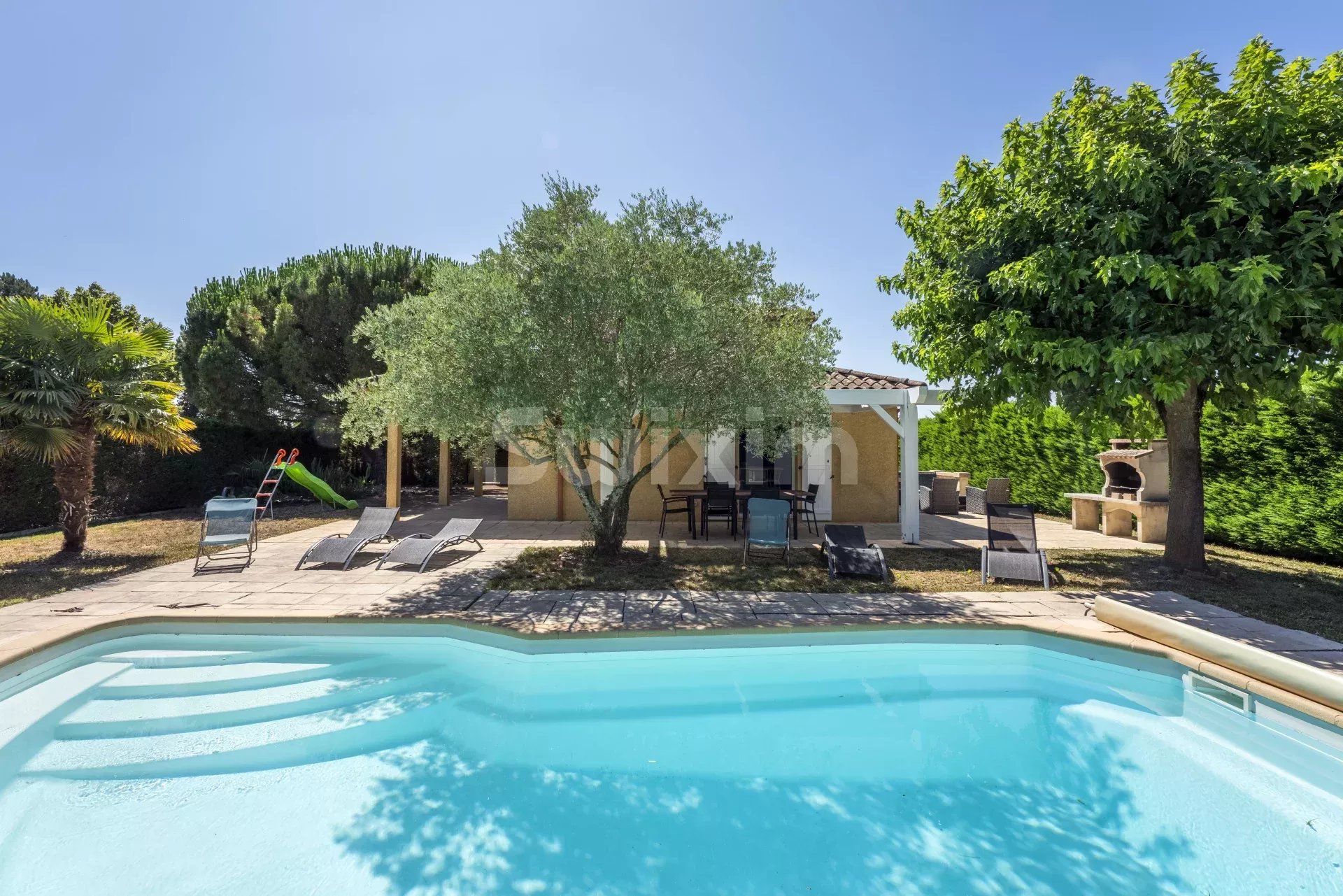 casa 8 Camere in vendita su Parcieux (01600)