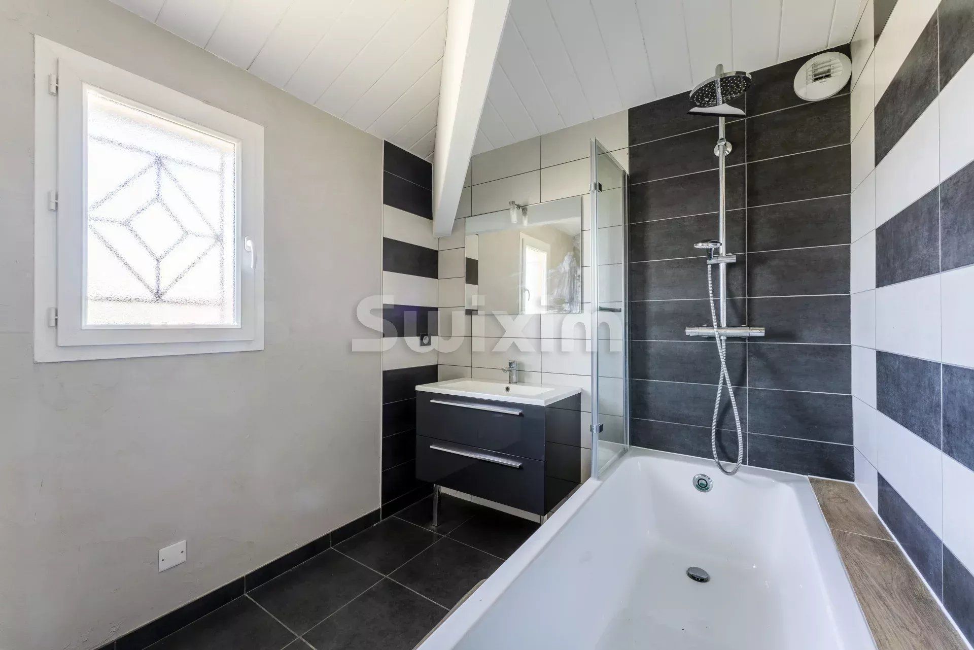 casa 8 Camere in vendita su Parcieux (01600)