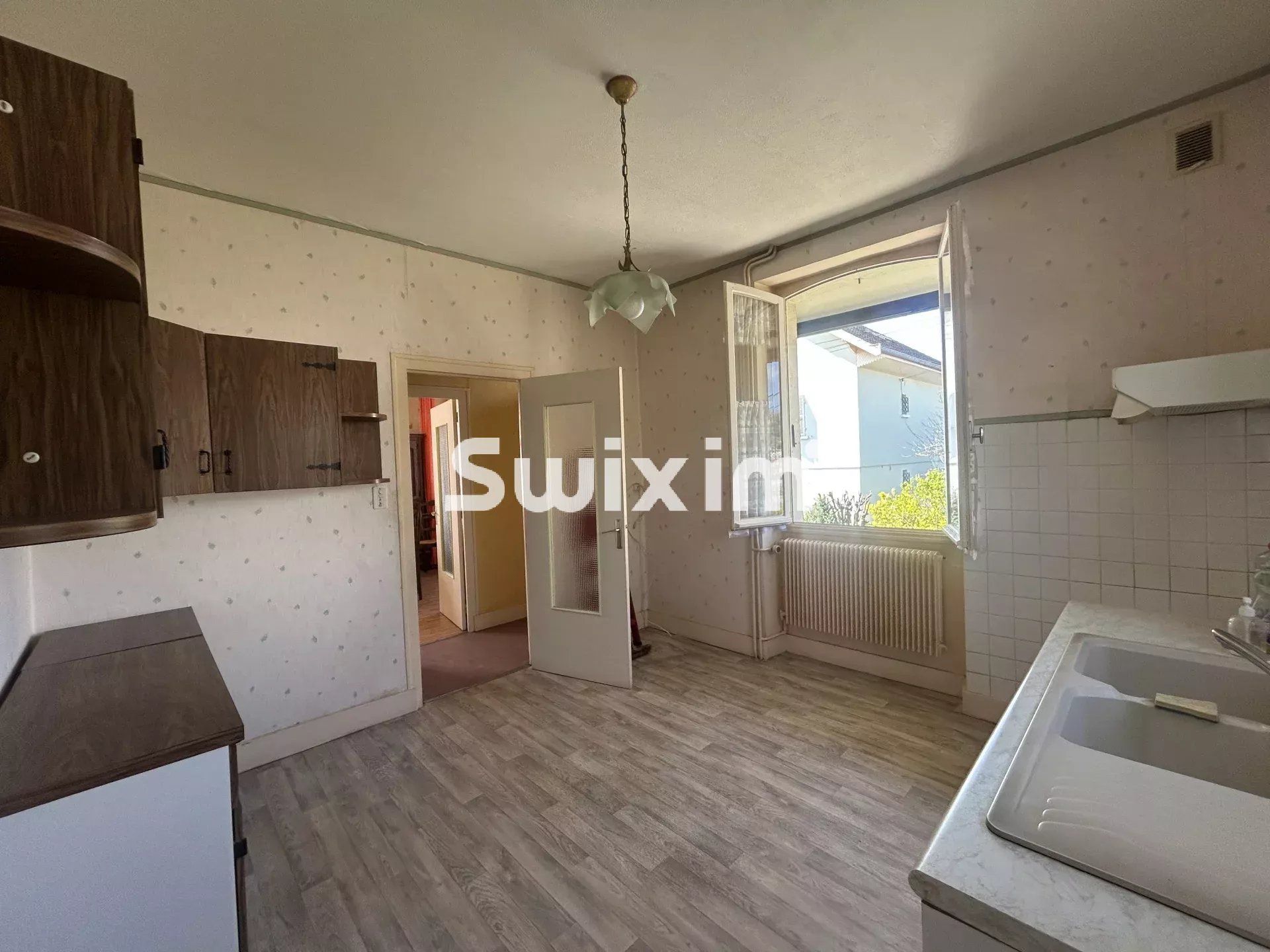 casa 6 Camere in vendita su Lons-le-Saunier (39000)