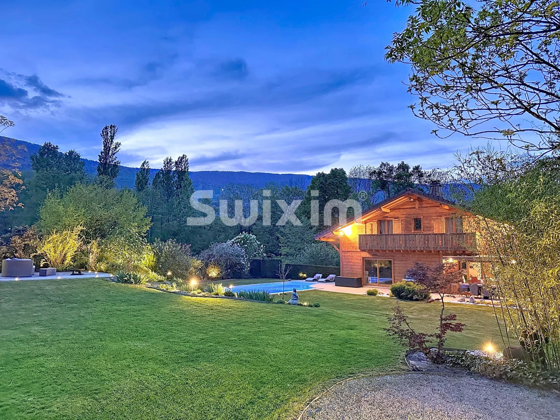 chalet 8 Pièces en vente sur Farges (01550)