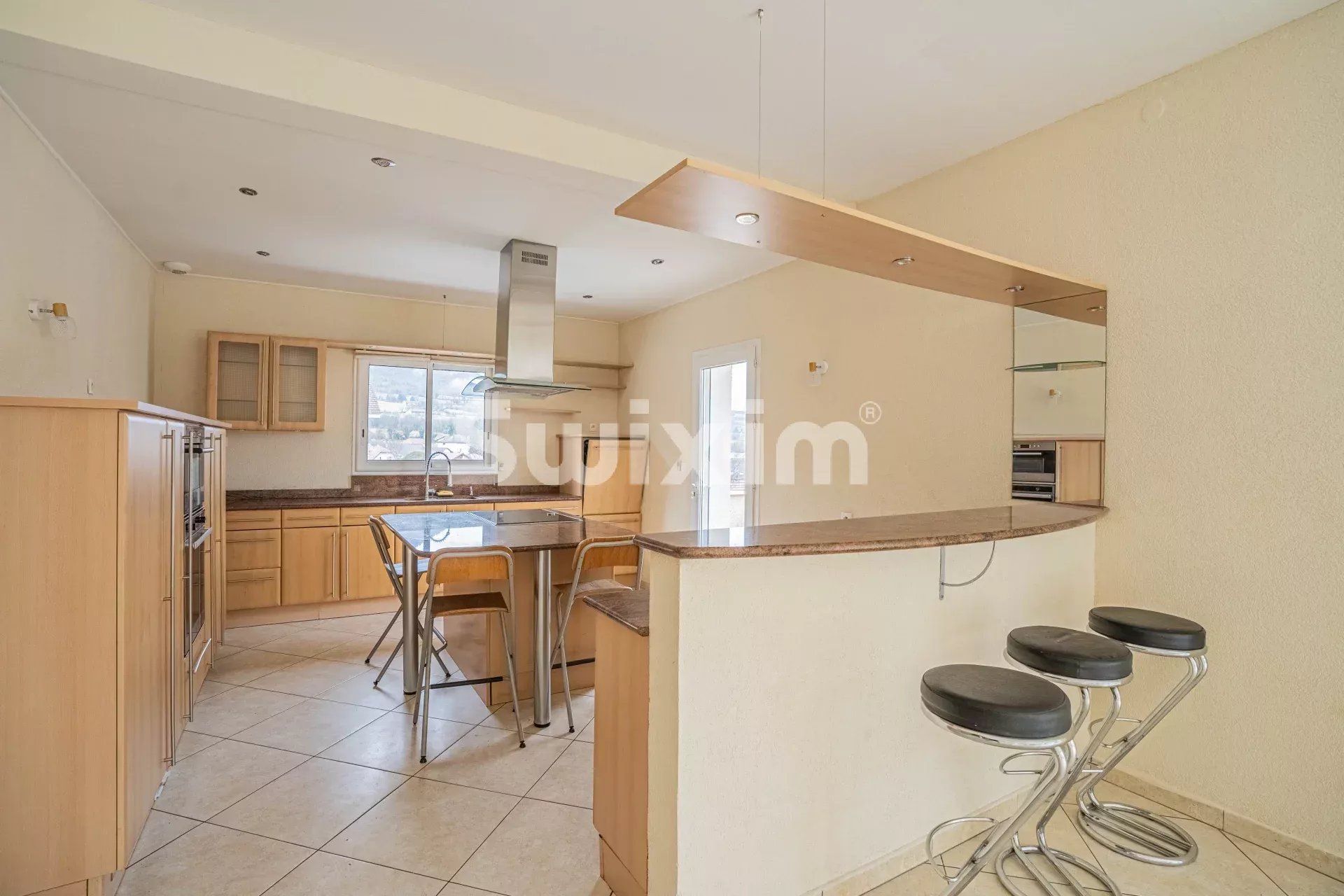 casa 8 Quartos para venda sobre Gex (01170)