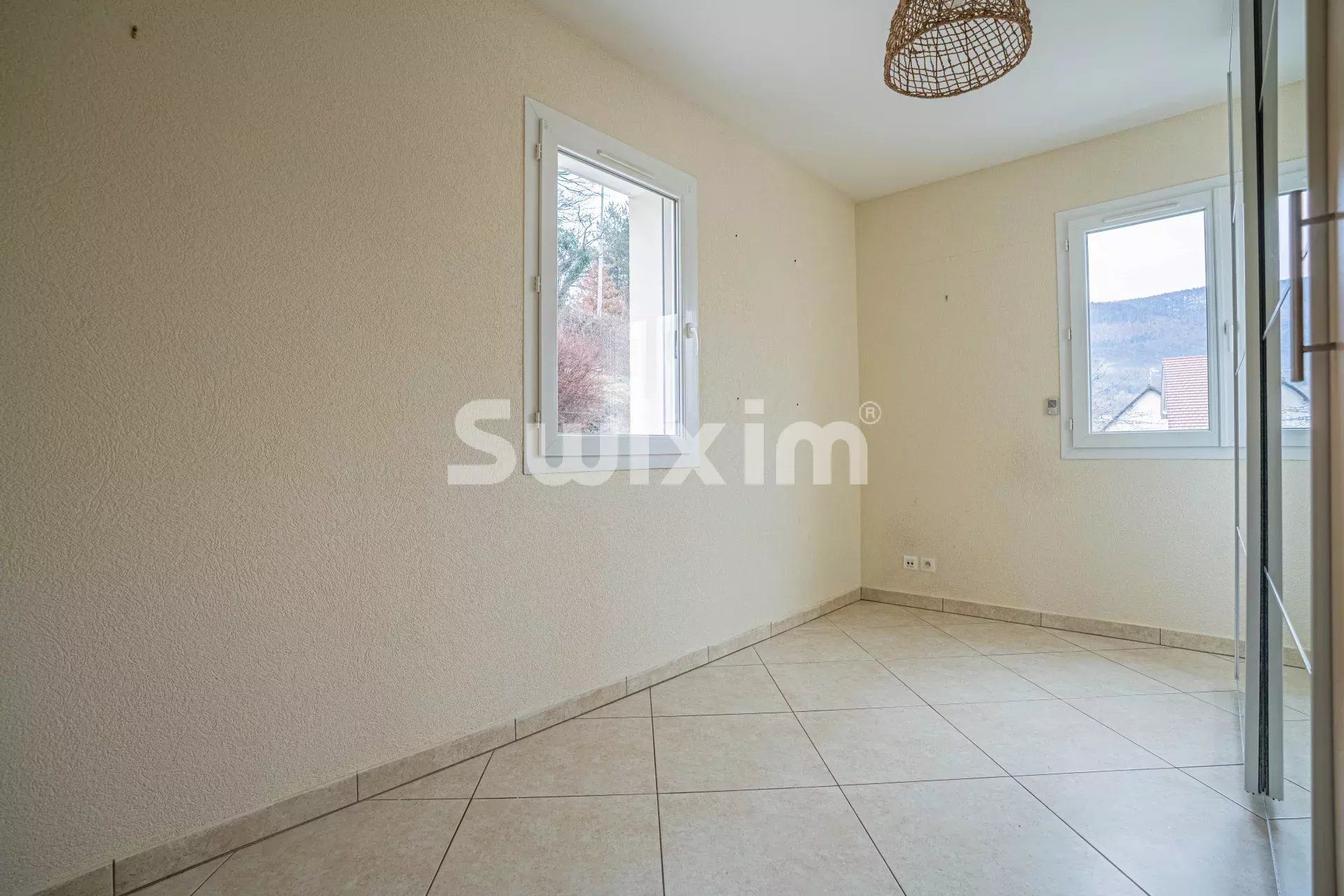 casa 8 Quartos para venda sobre Gex (01170)