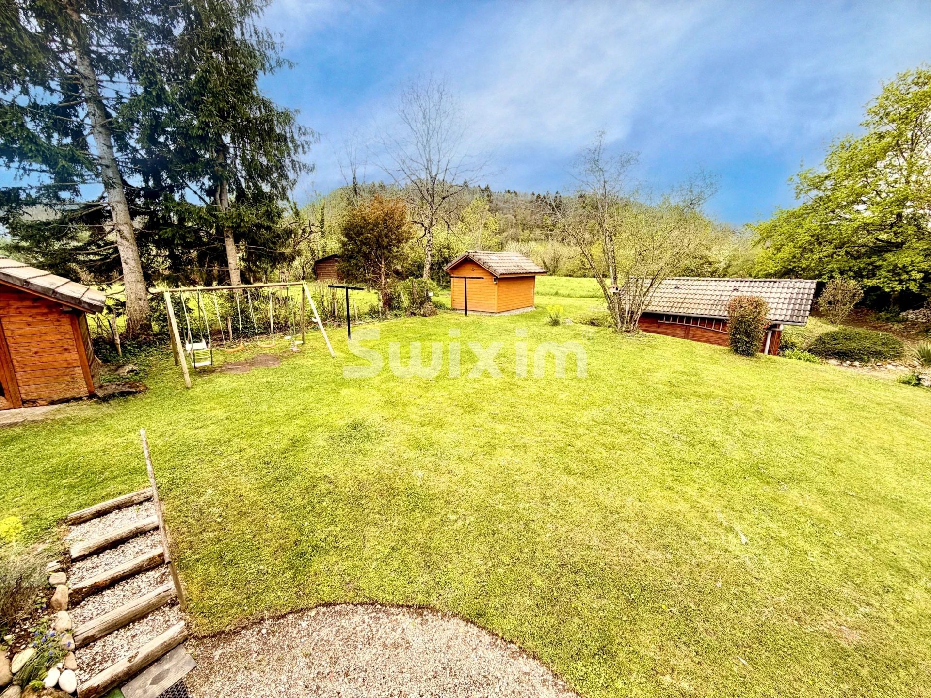 house 6 Rooms for sale on Chilly (74270)