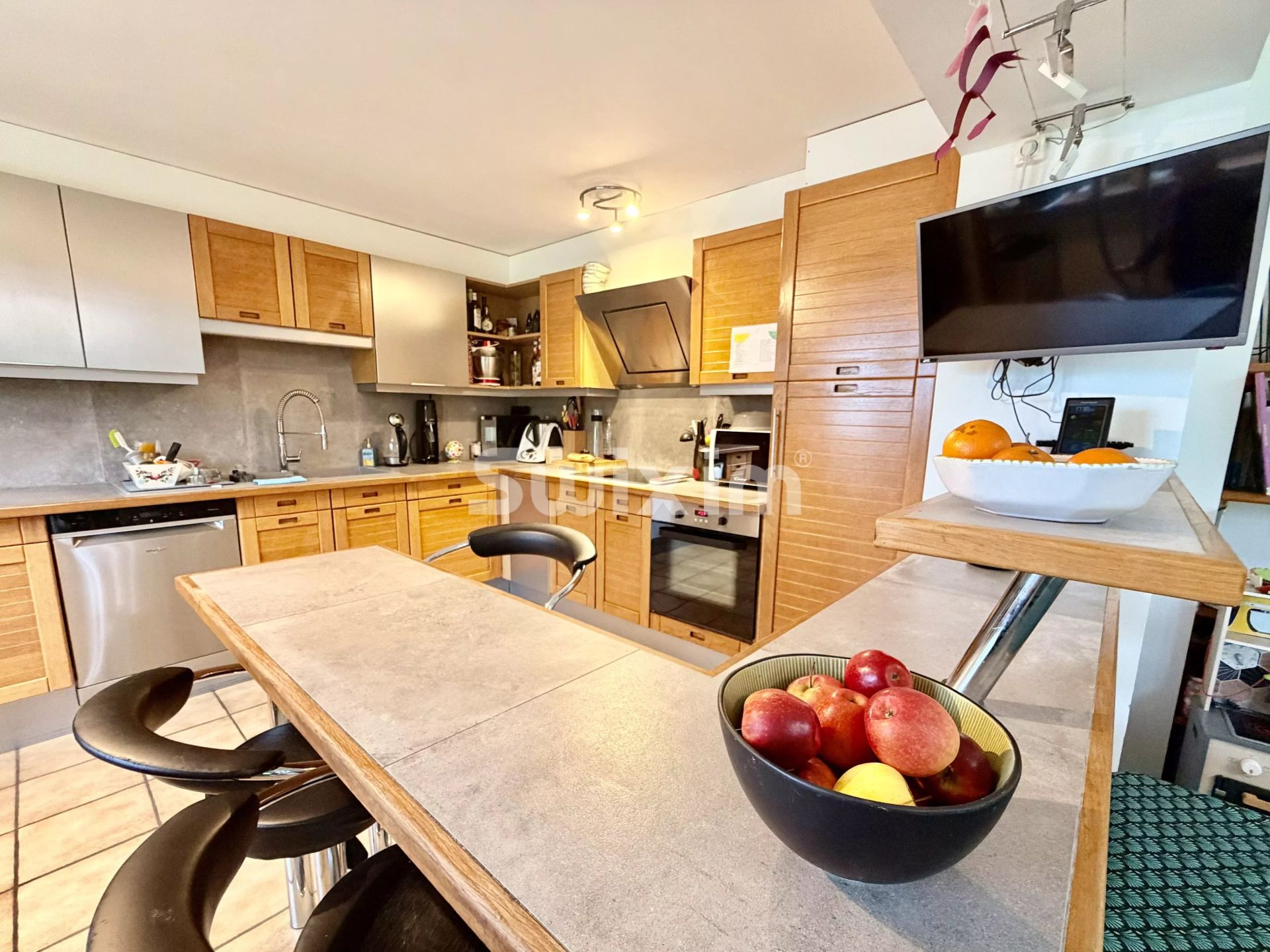 house 6 Rooms for sale on Chilly (74270)