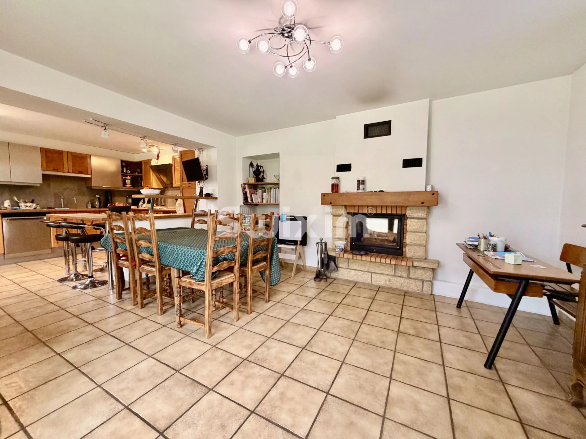 house 6 Rooms for sale on Chilly (74270)