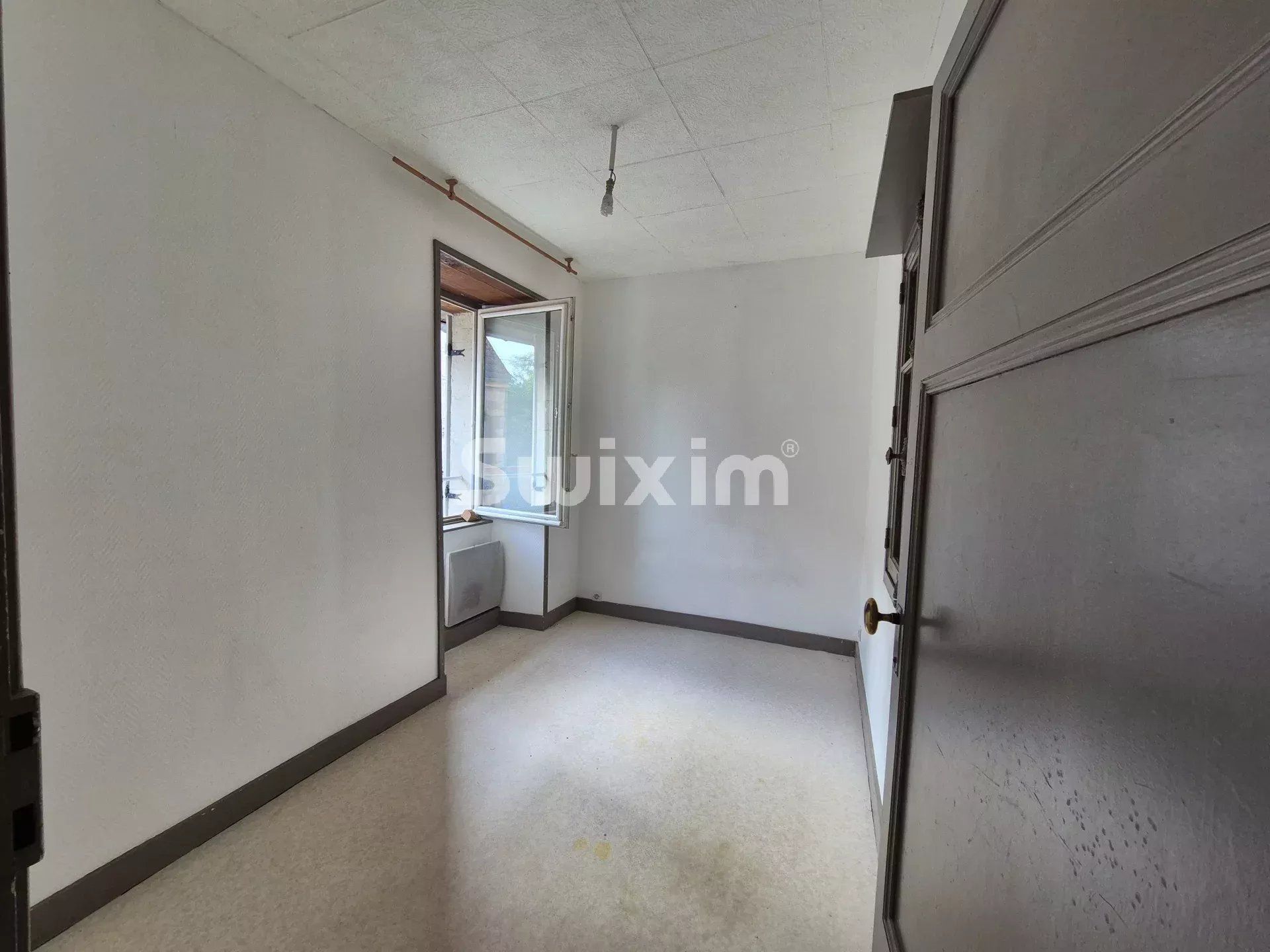 house 7 Rooms for sale on Metz-le-Comte (58190)