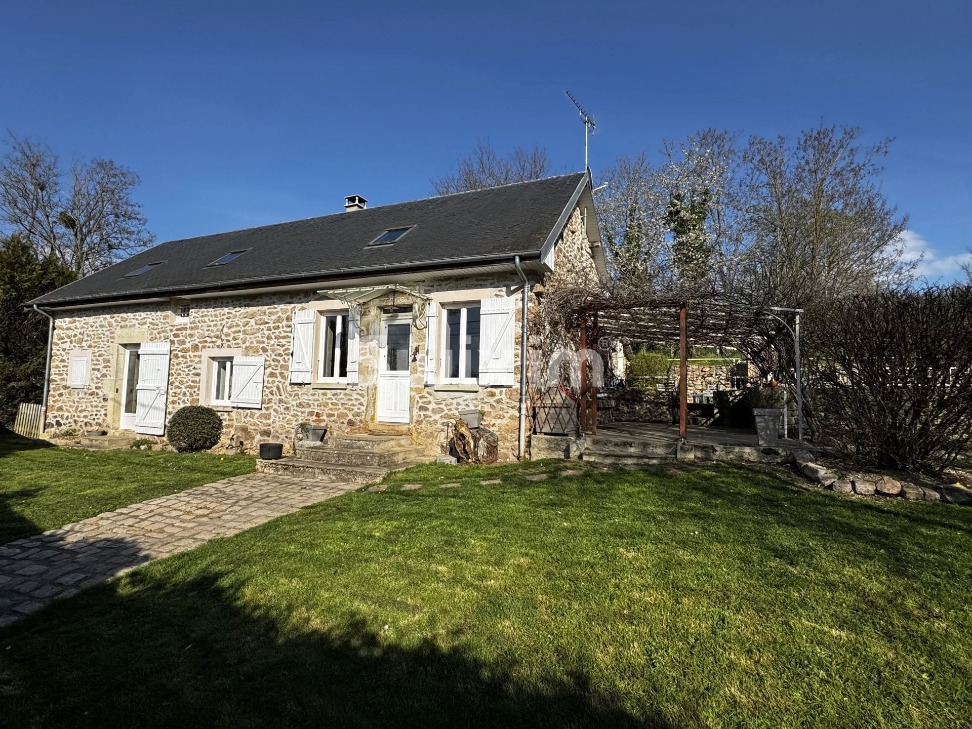 casa in vendita su Avallon (89200)