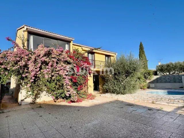 house 5 Rooms for sale on Agde (34300)