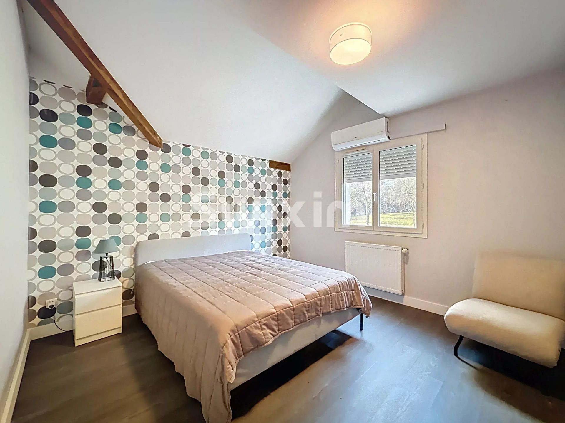 house 5 Rooms for sale on Sergy (01630)