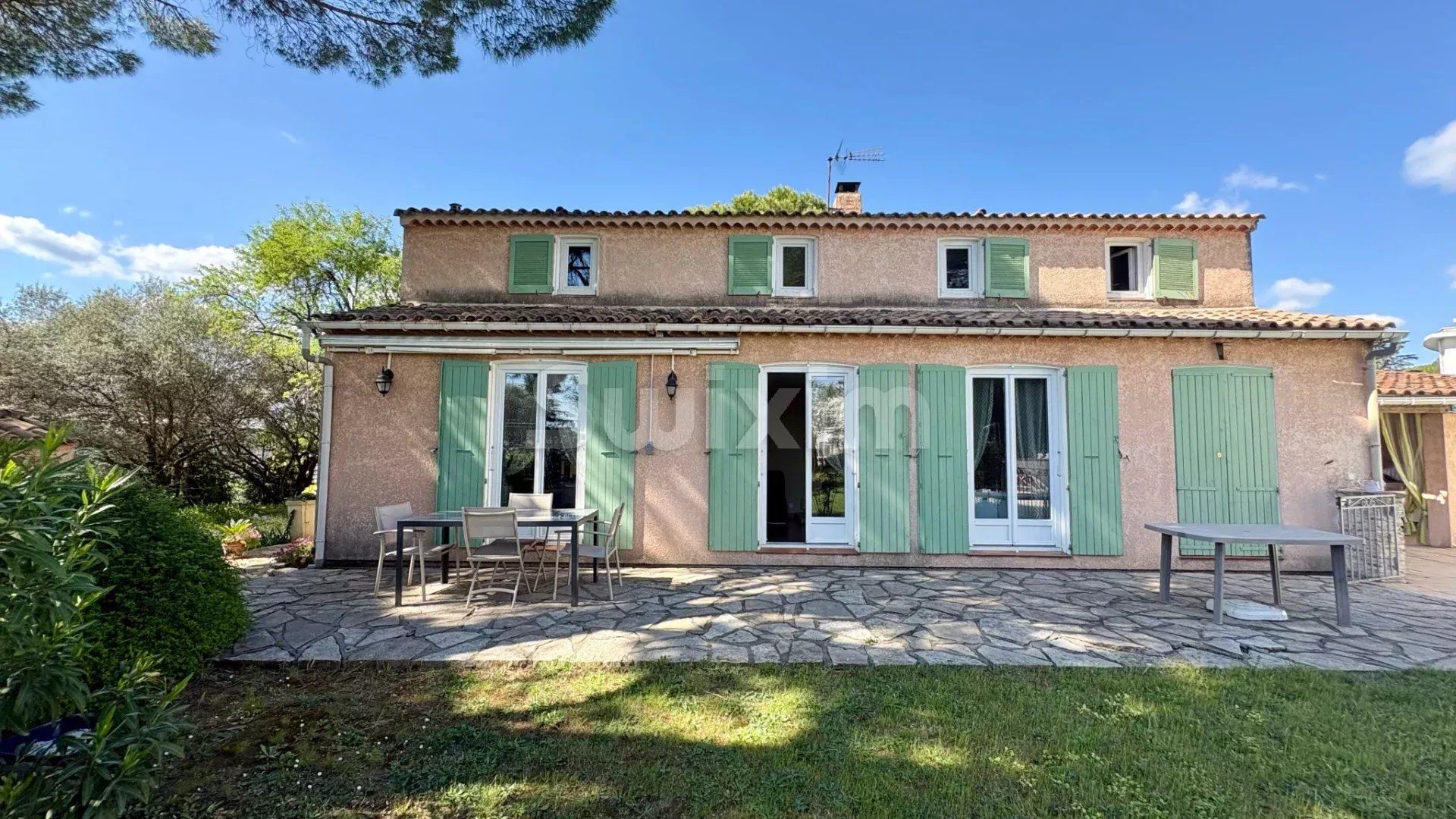 villa 7 Camere in vendita su Alès (30100)
