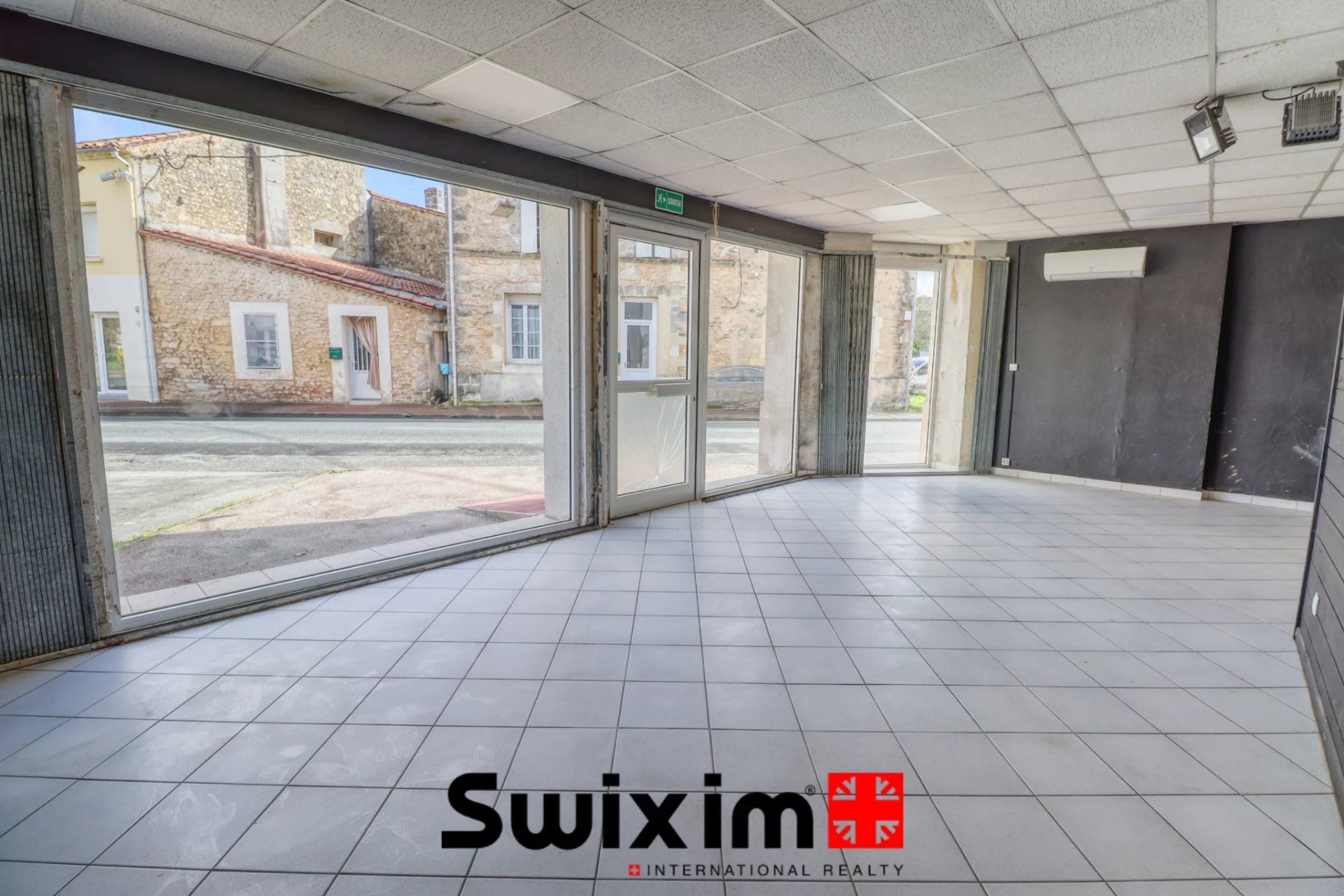 Sale Commercial local Castelnau-de-Médoc 2&nbsp;Rooms 46.73&nbsp;m²