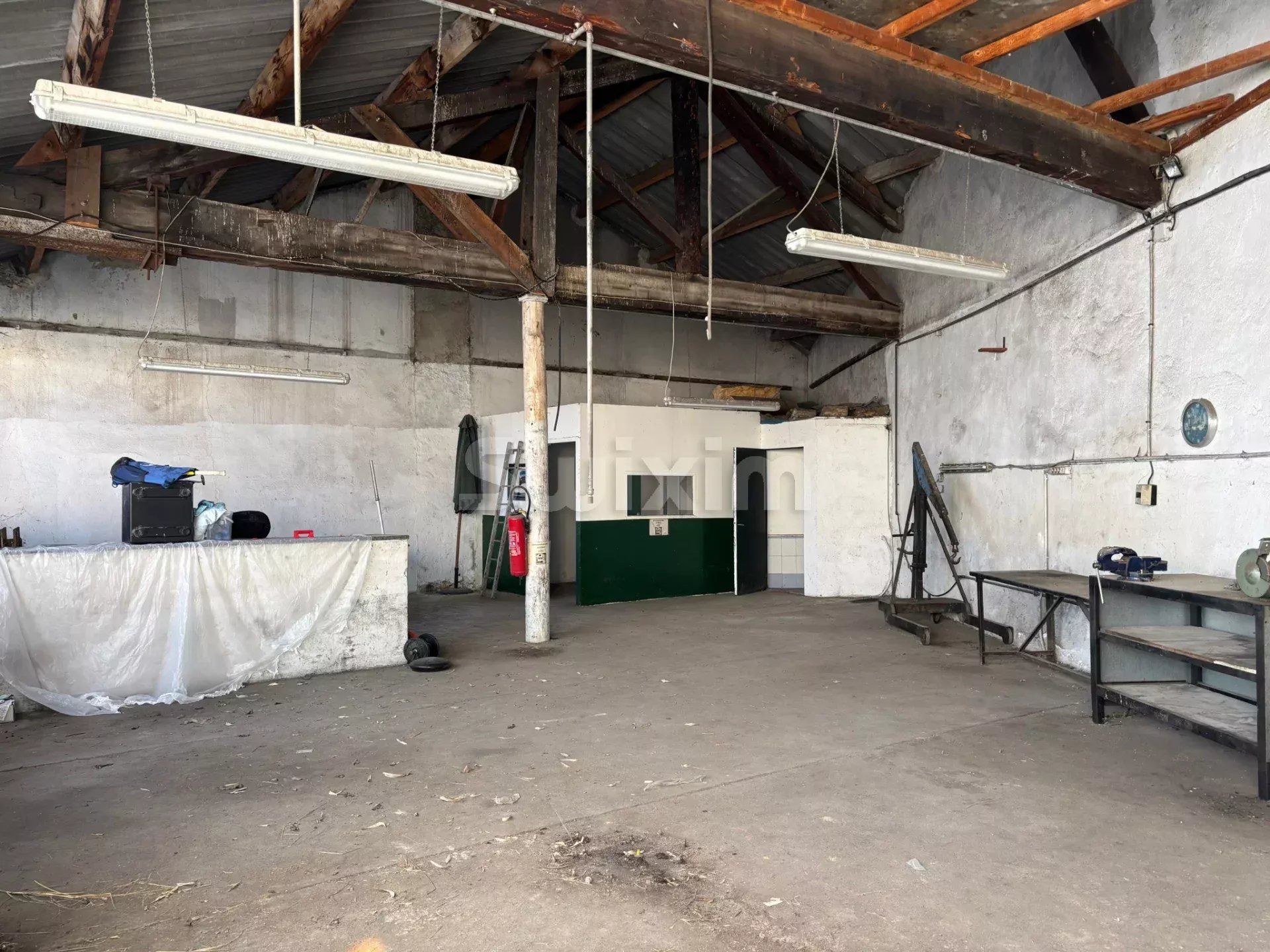 locale commerciale in vendita su Nîmes (30900)