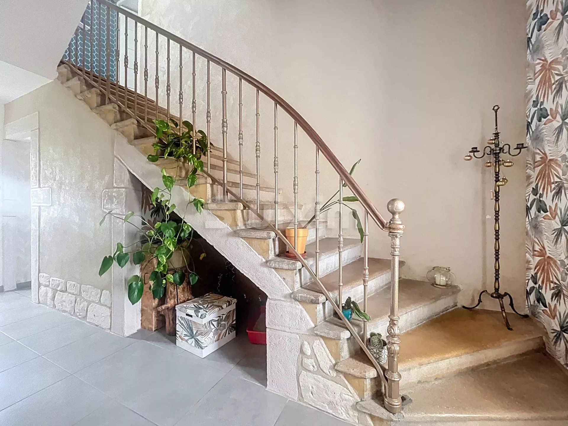 house 9 Rooms for sale on Belleville-en-Beaujolais (69220)