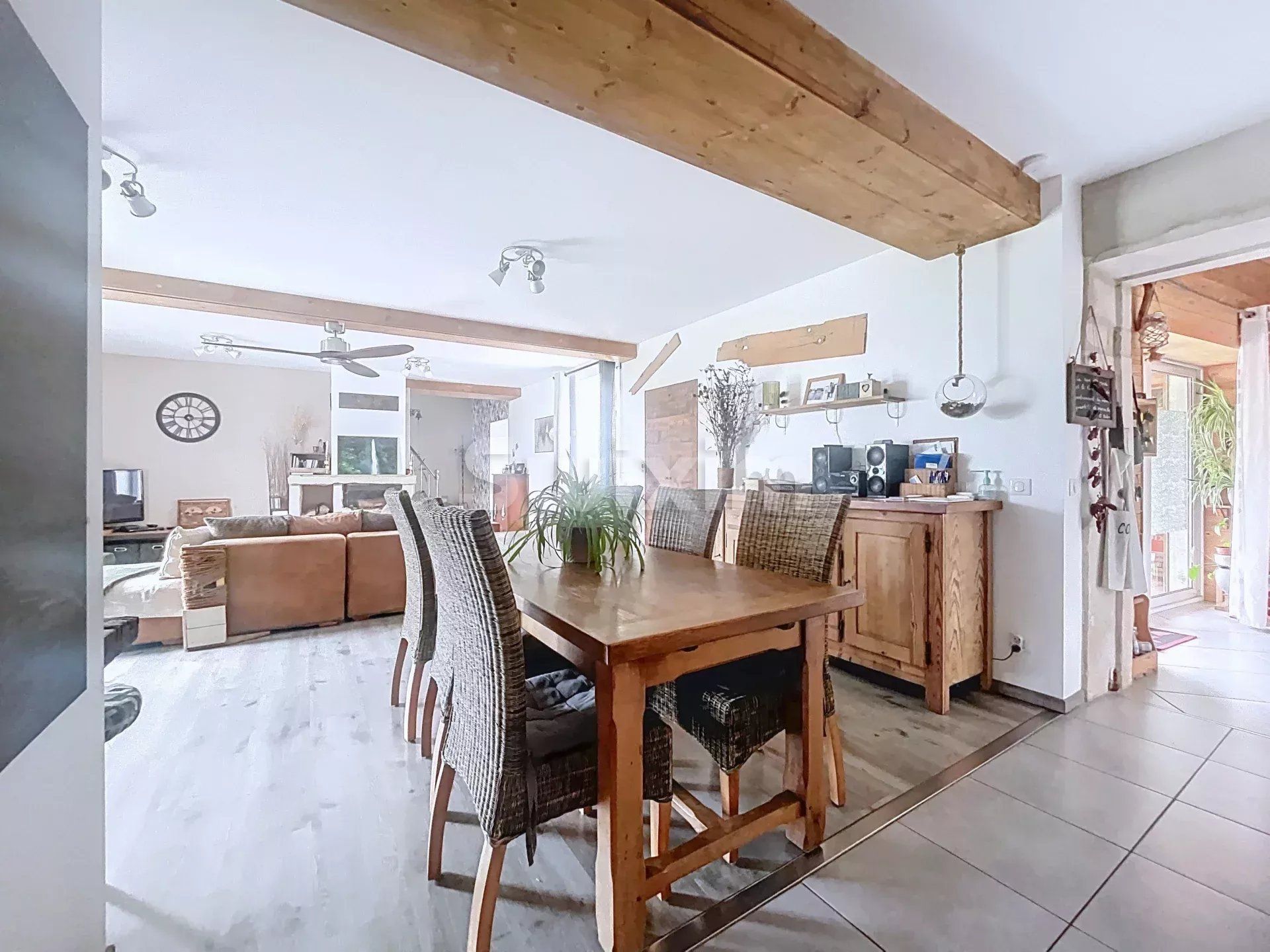 house 9 Rooms for sale on Belleville-en-Beaujolais (69220)