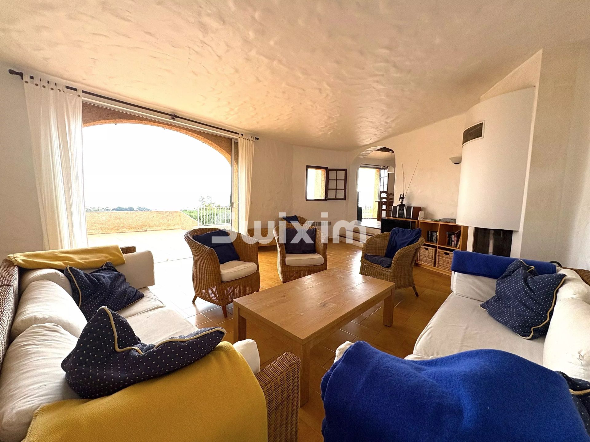 villa 6 Rooms for sale on Sainte-Maxime (83120)