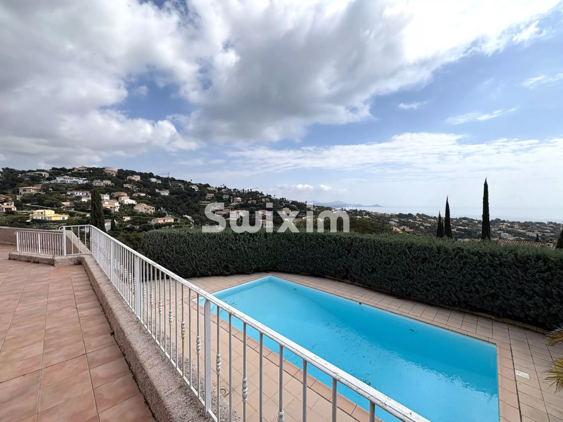 villa 6 Rooms for sale on Sainte-Maxime (83120)