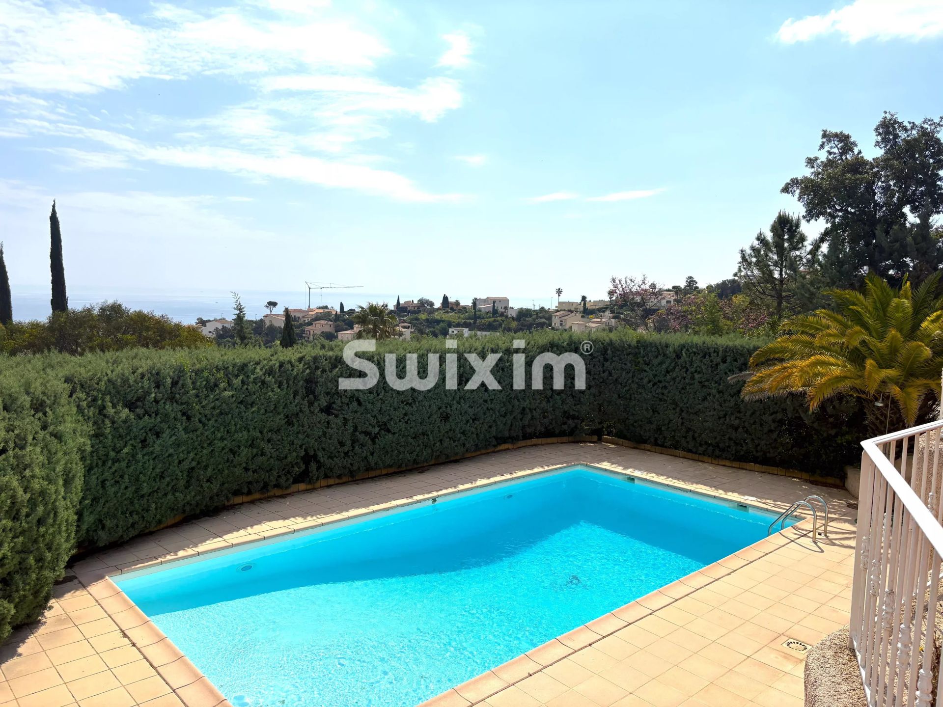 villa 6 Rooms for sale on Sainte-Maxime (83120)