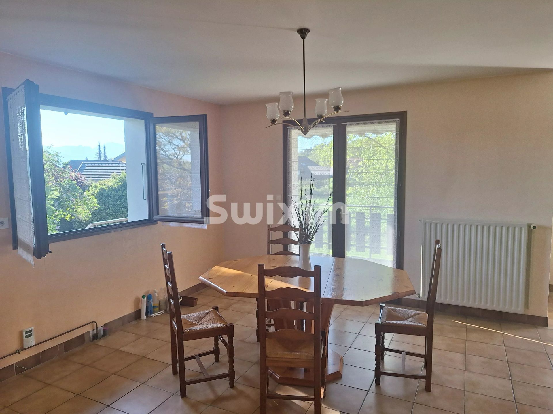 house 6 Rooms for sale on Sillingy (74330)