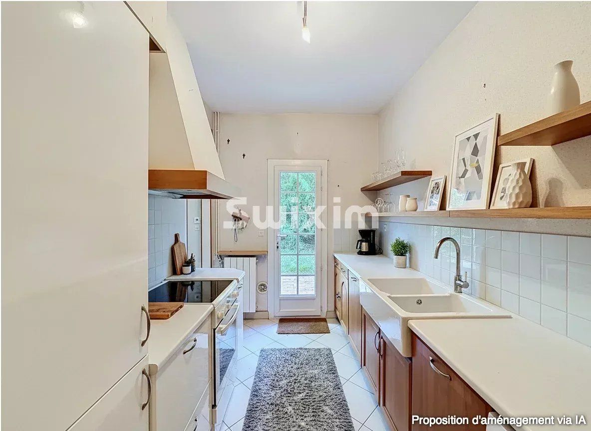 house 8 Rooms for sale on Pessac (33600)