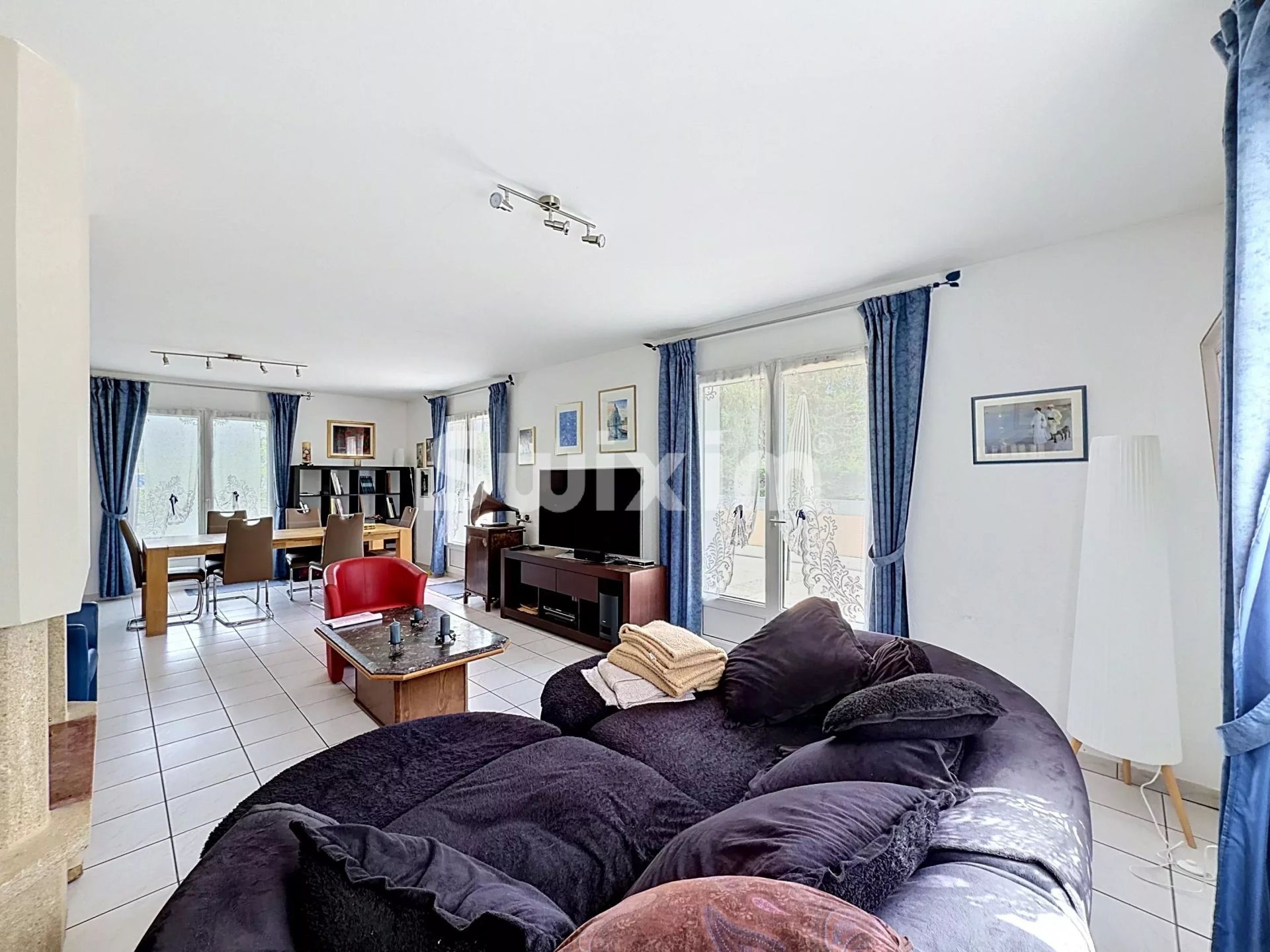 house 8 Rooms for sale on Ségny (01170)