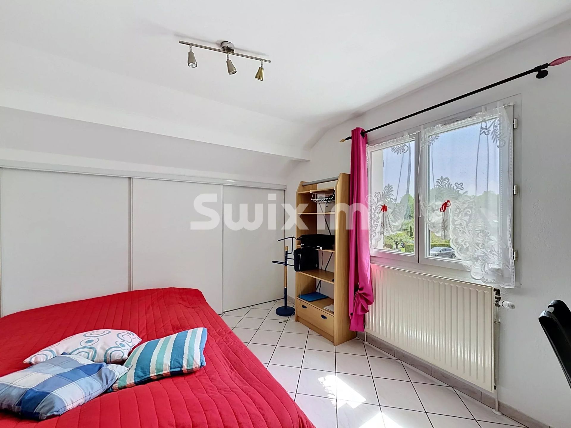 house 8 Rooms for sale on Ségny (01170)