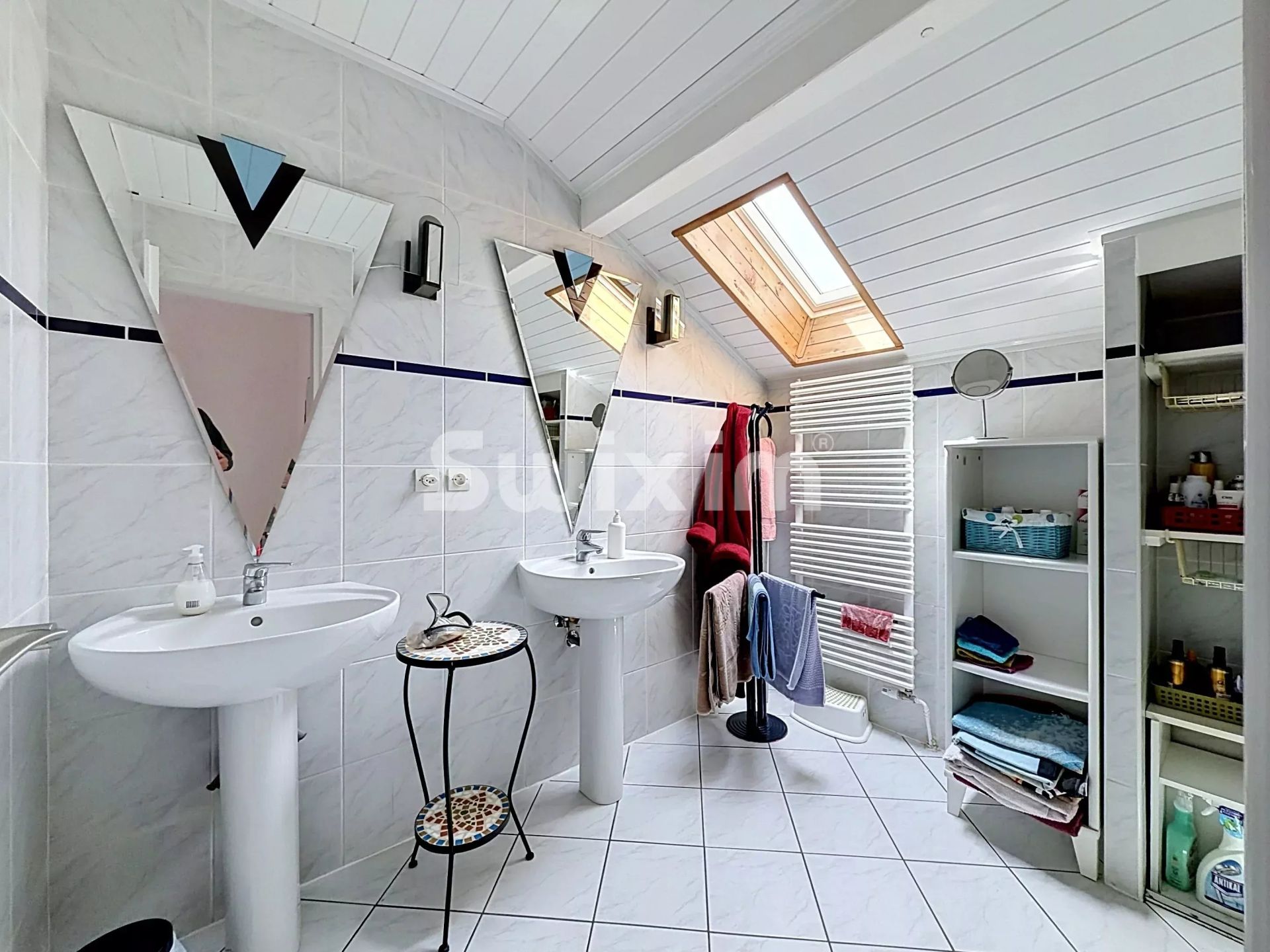 house 8 Rooms for sale on Ségny (01170)