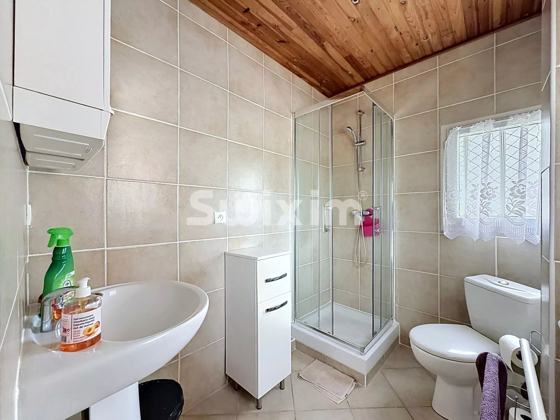 house 8 Rooms for sale on Ségny (01170)