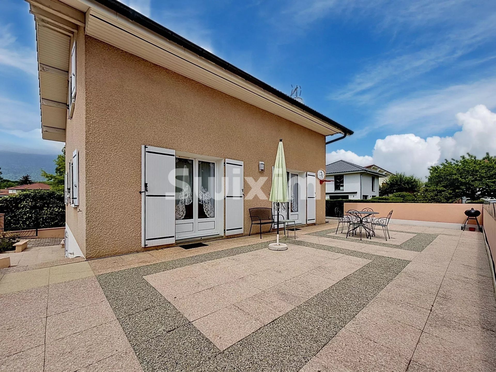 house 8 Rooms for sale on Ségny (01170)