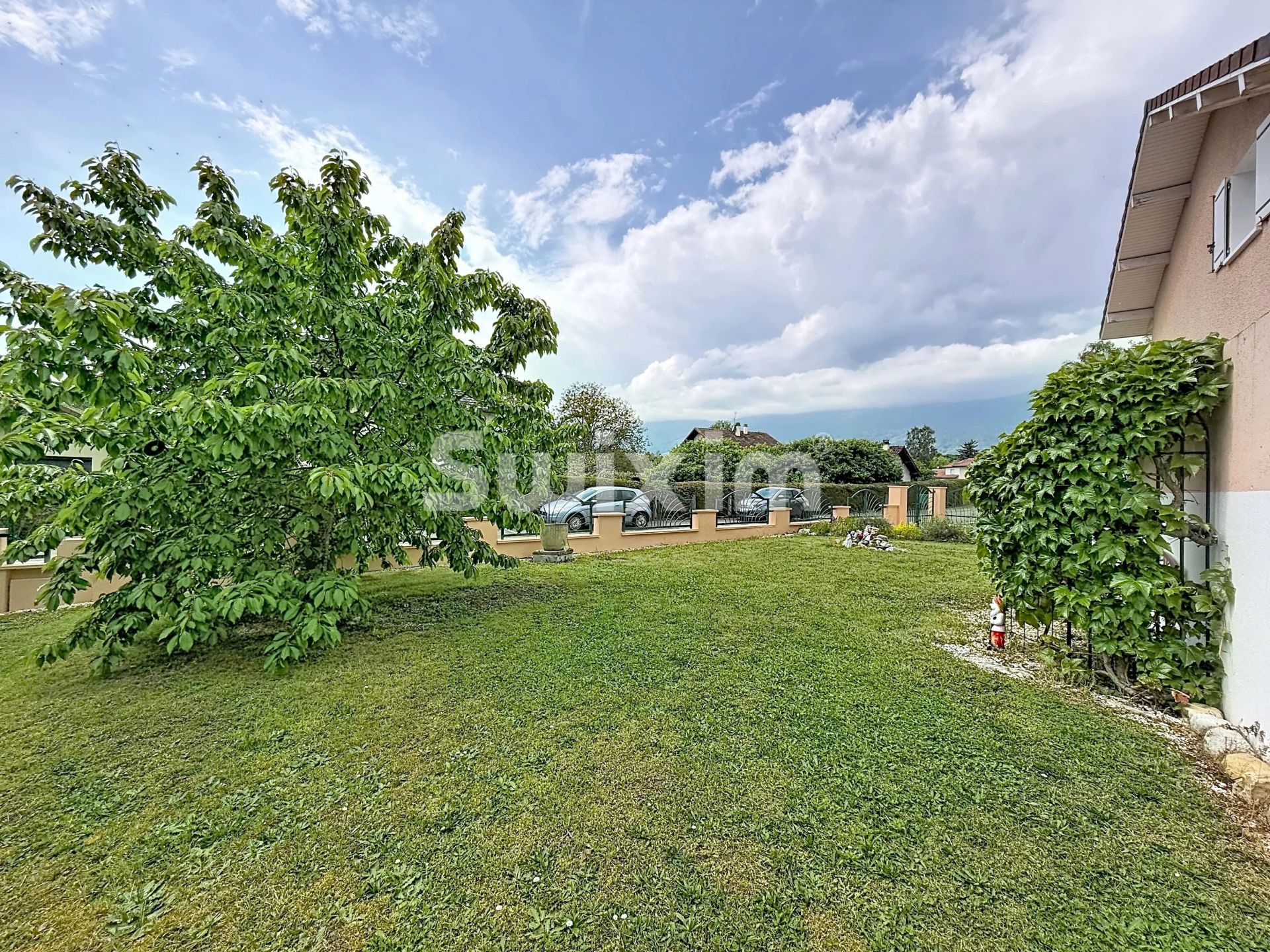 house 8 Rooms for sale on Ségny (01170)