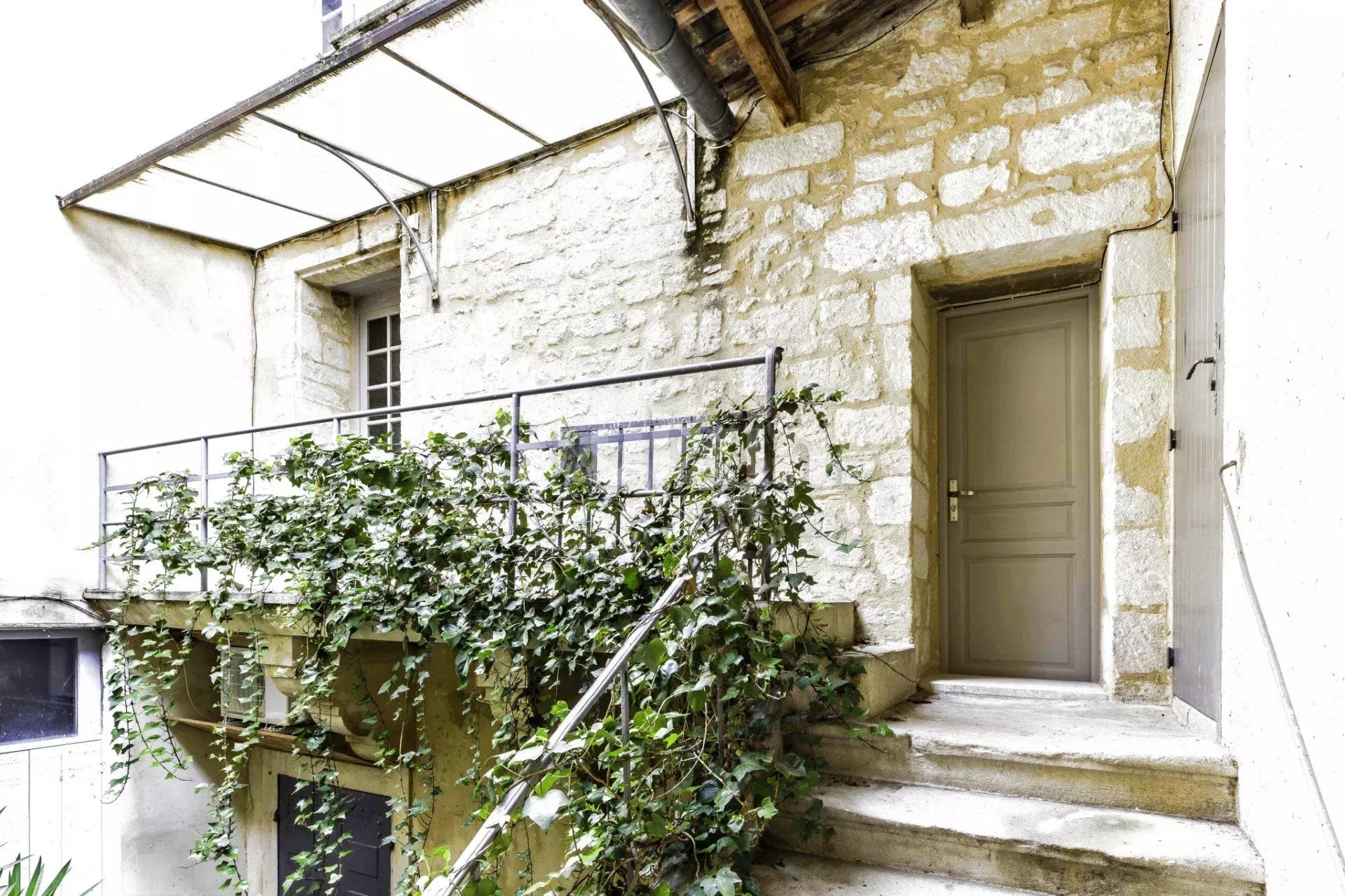 edificio en venta en Uzès (30700)