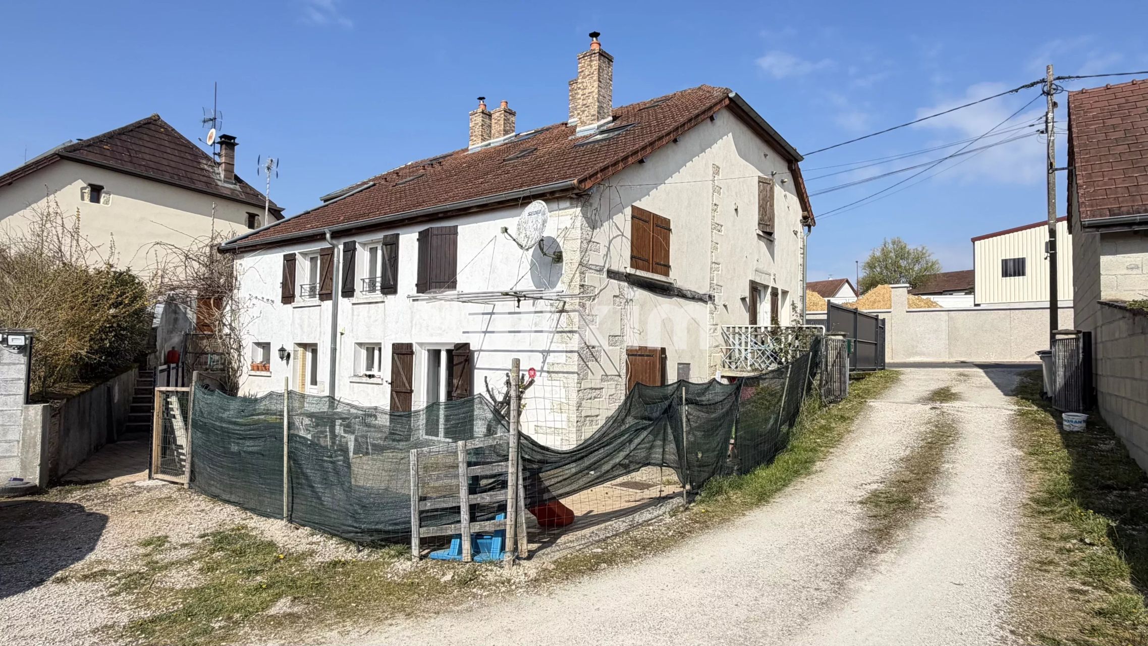 edificio 14 Salas en venta en Moissey (39290)