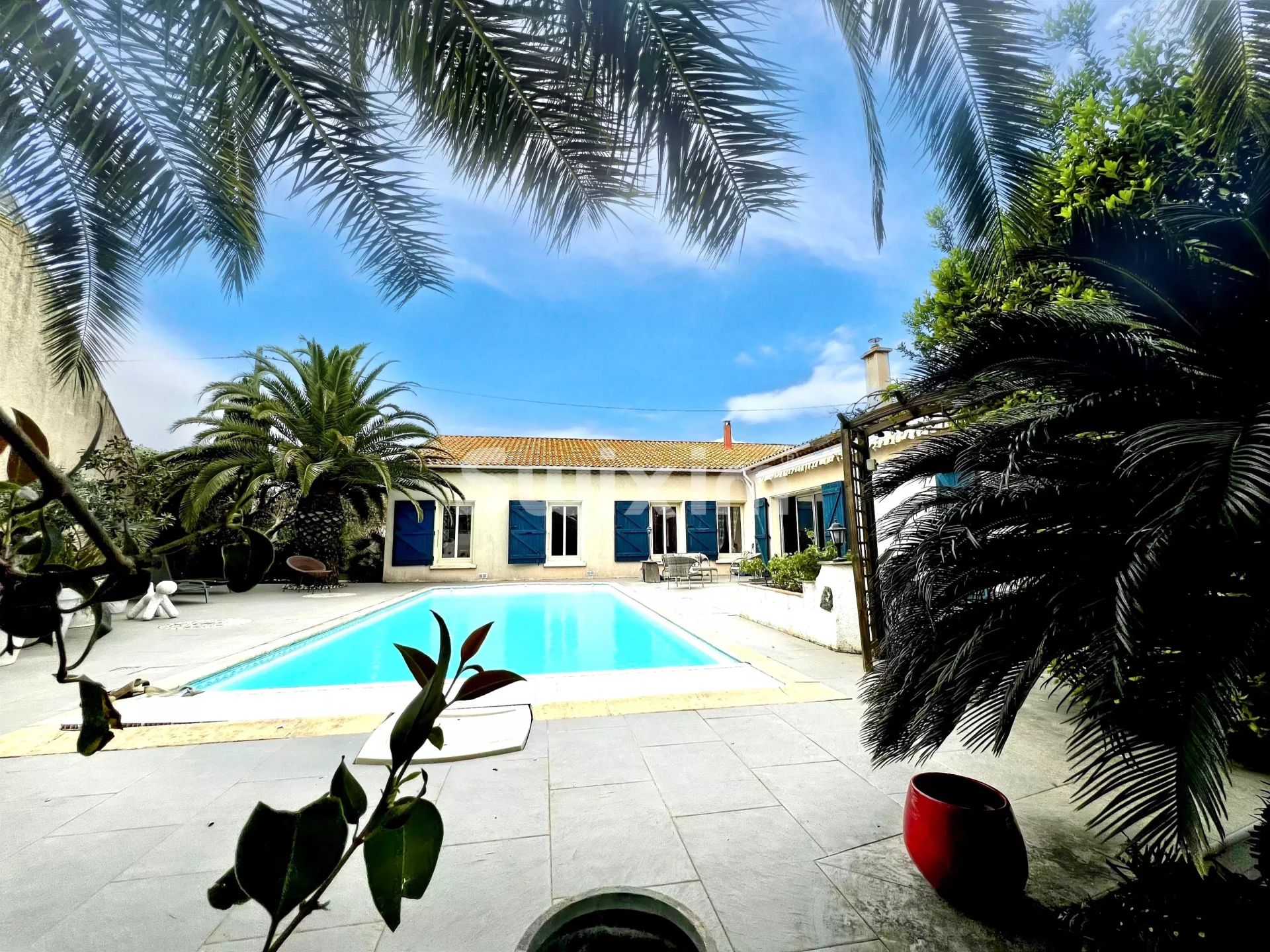 villa 5 Rooms for sale on Agde (34300)