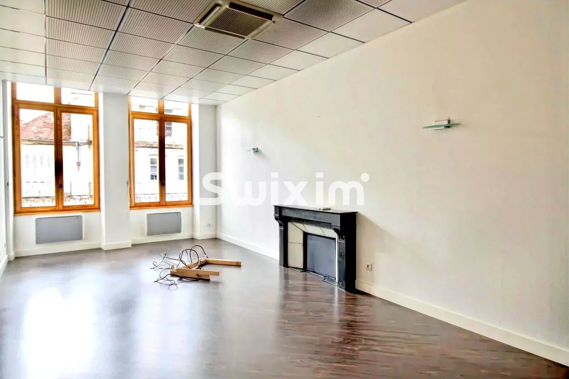 edificio 3 Salas en venta en Lons-le-Saunier (39000)