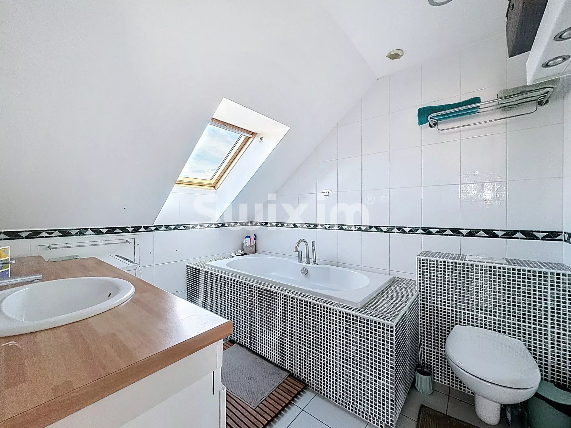 casa 7 Camere in vendita su Ornex (01210)