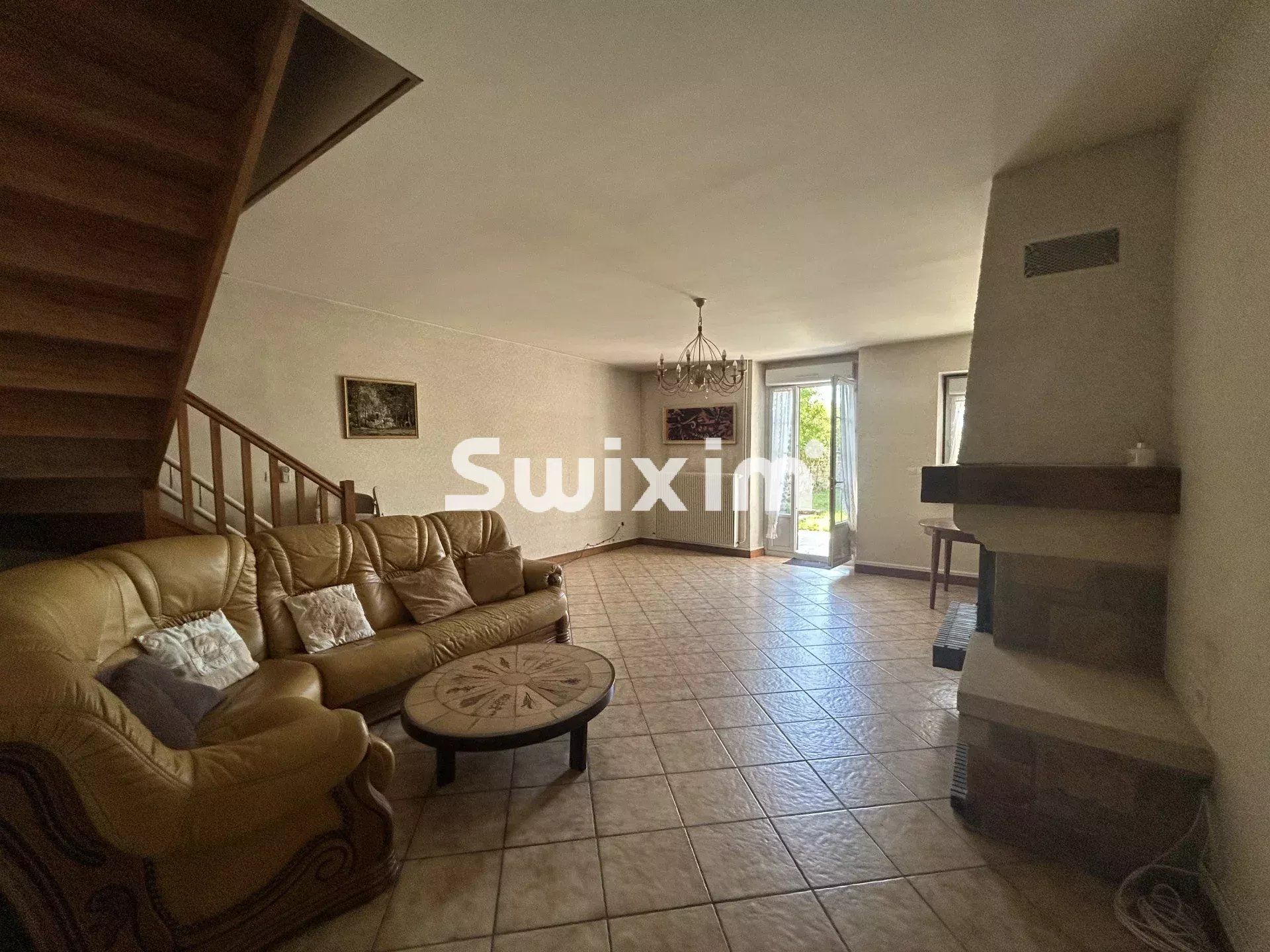 casa 6 Camere in vendita su Domblans (39210)
