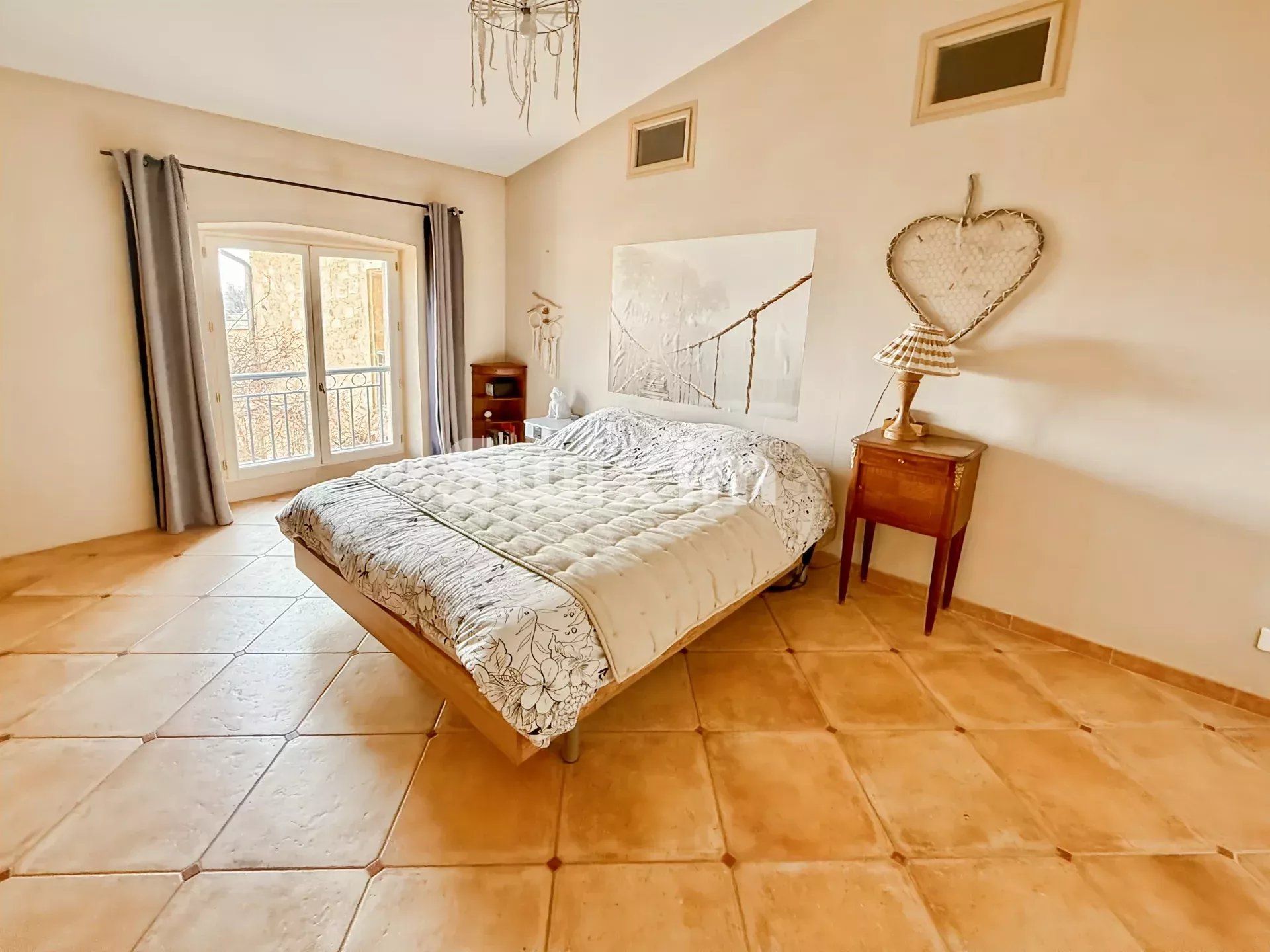 house 9 Rooms for sale on Saint-Marcel-lès-Sauzet (26740)