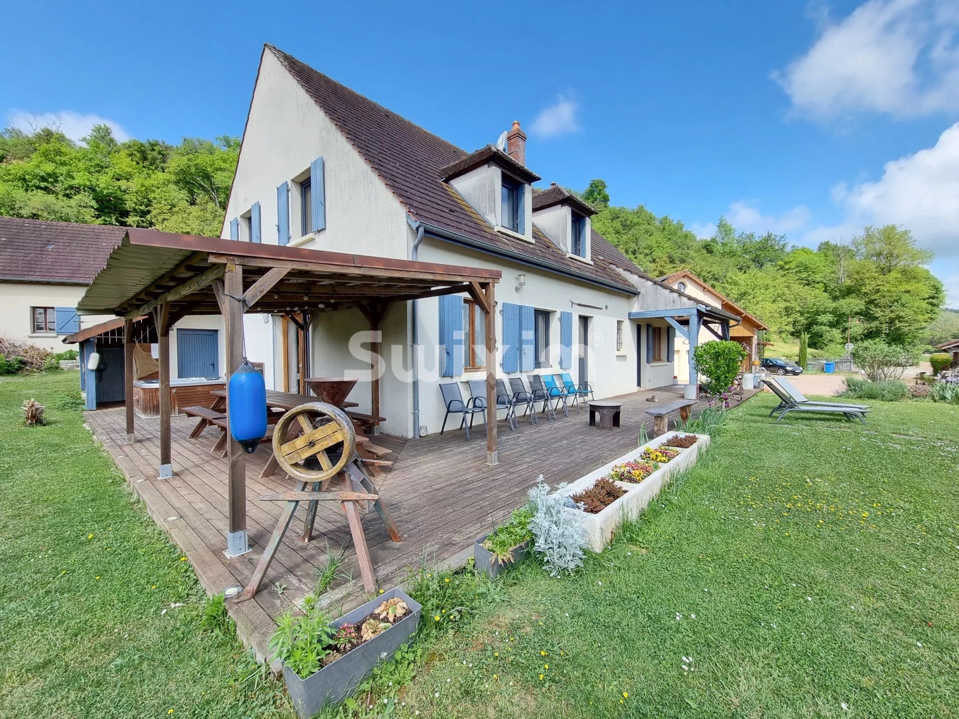 property 12 Rooms for sale on Chevroches (58500)