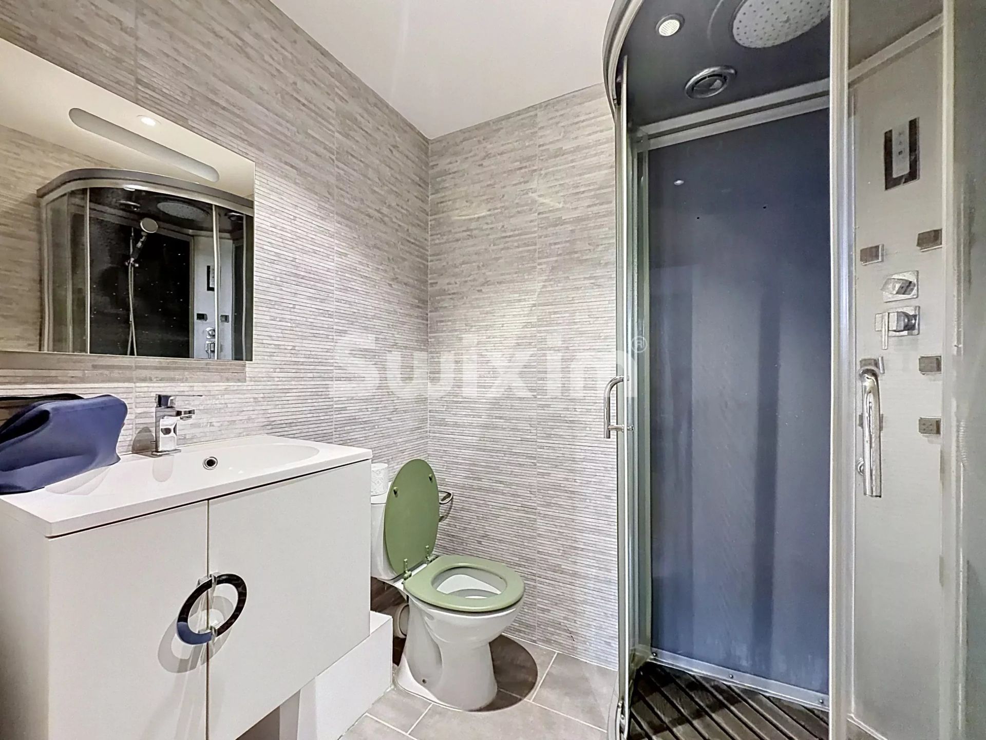 apartment 5 Rooms for sale on Gex (01170)