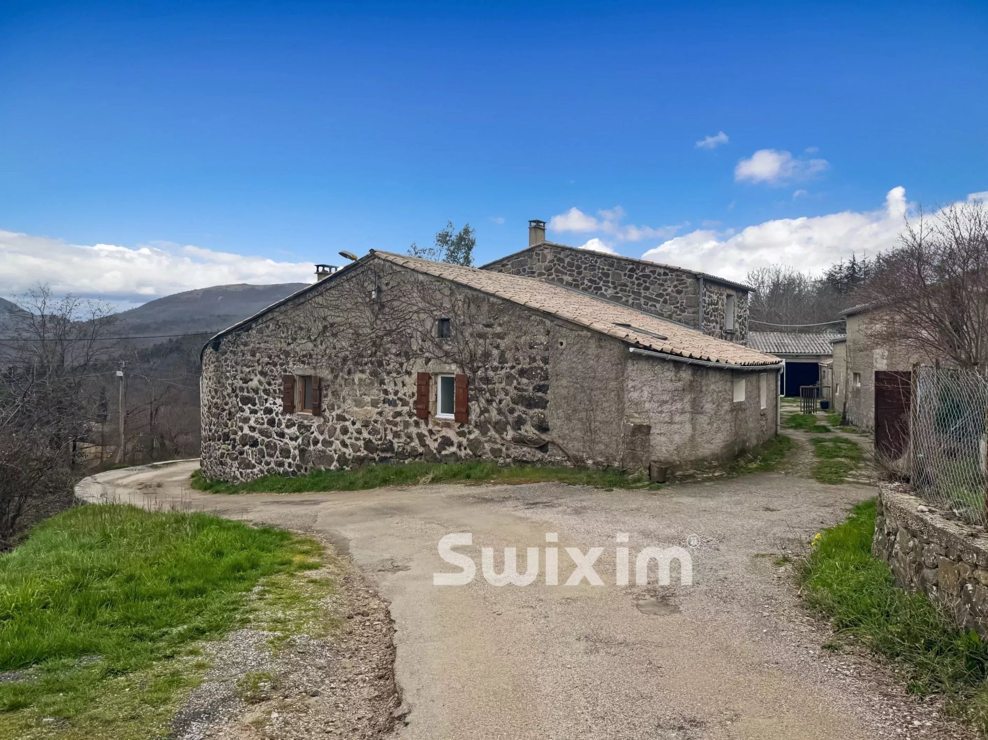 house 6 Rooms for sale on Privas (07000)