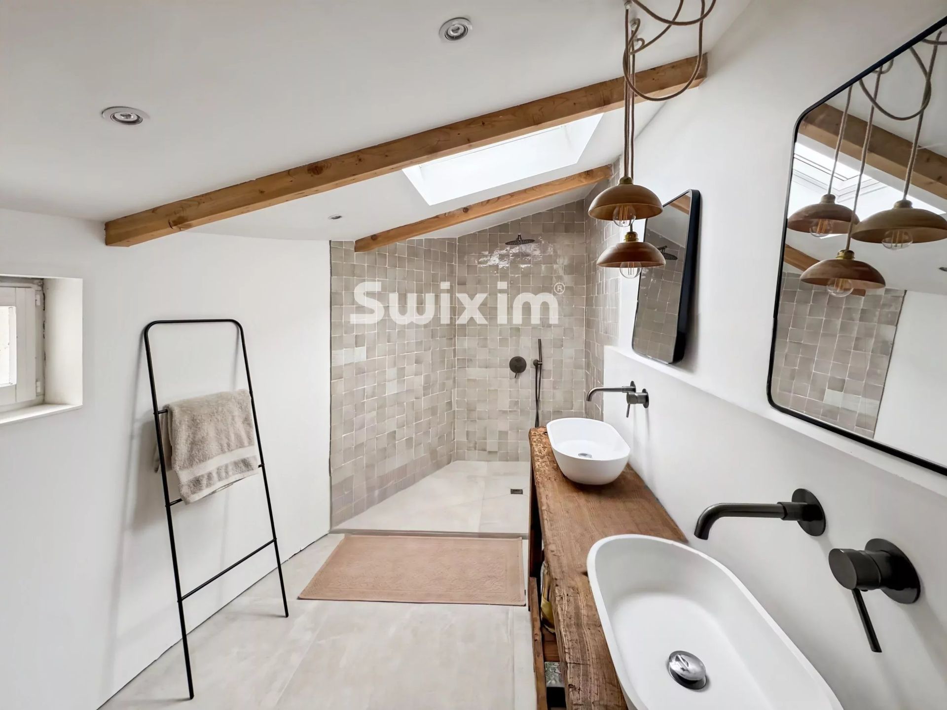 house 6 Rooms for sale on Privas (07000)