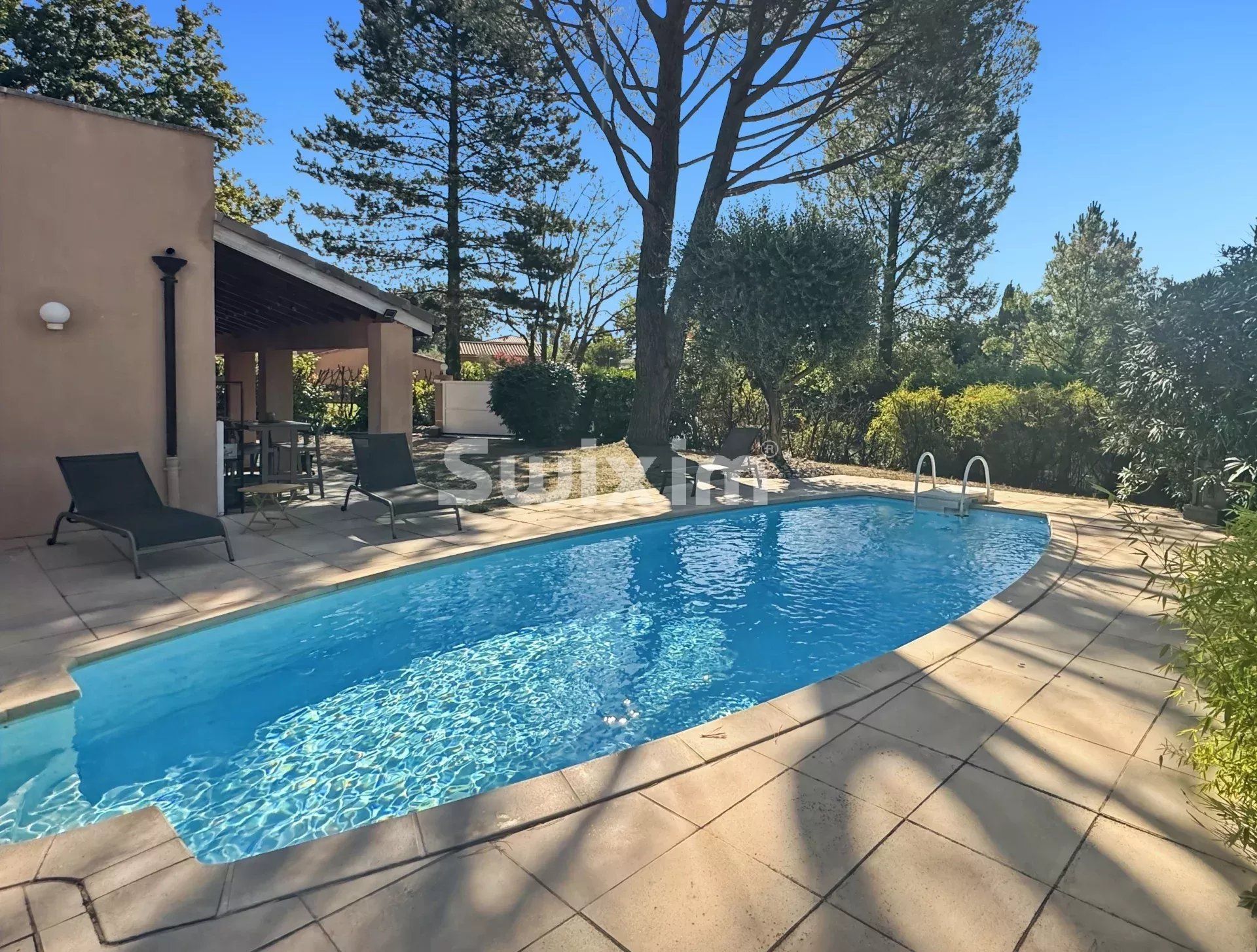 house 6 Rooms for sale on Montélimar (26200)