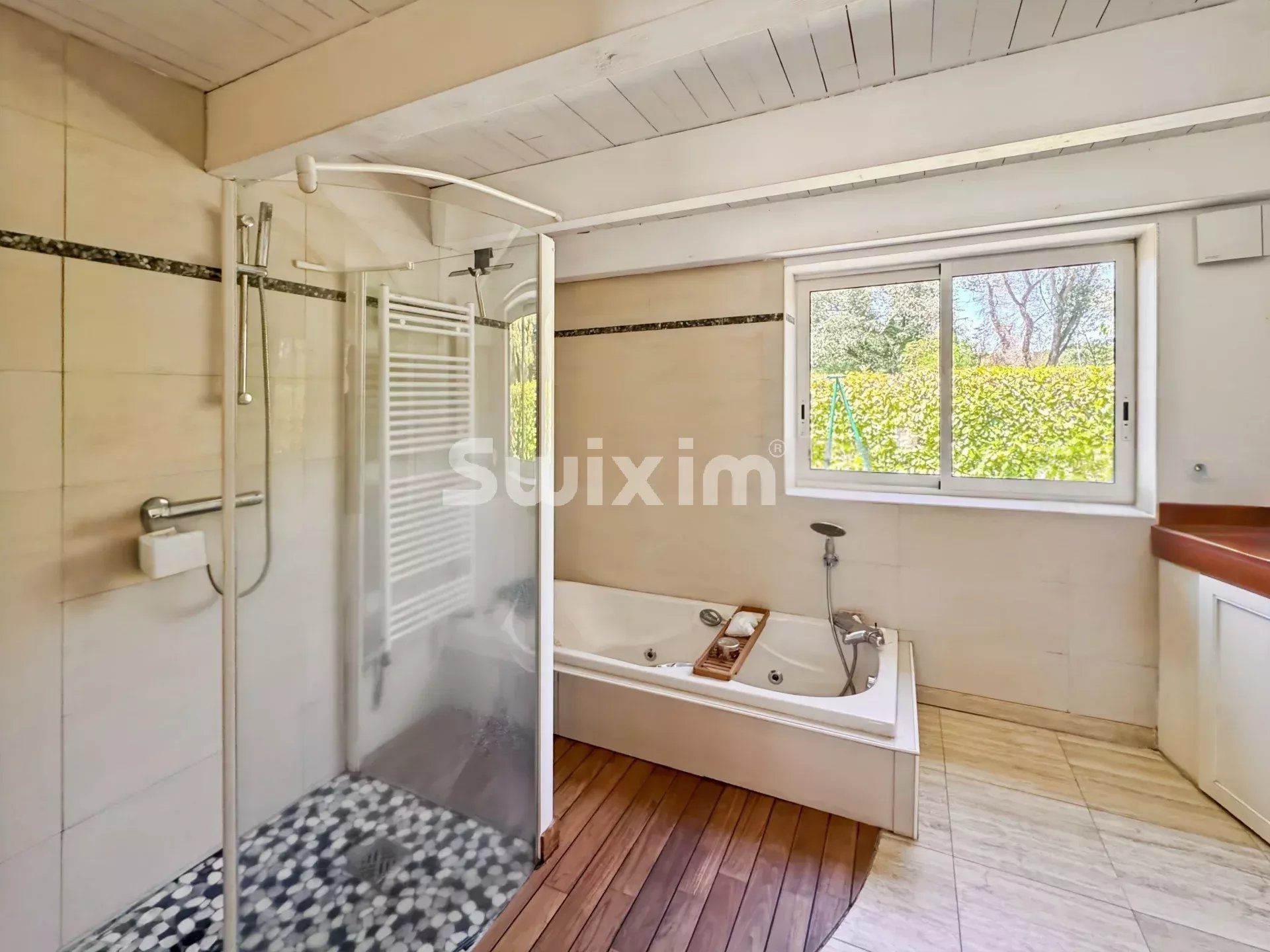 house 6 Rooms for sale on Montélimar (26200)