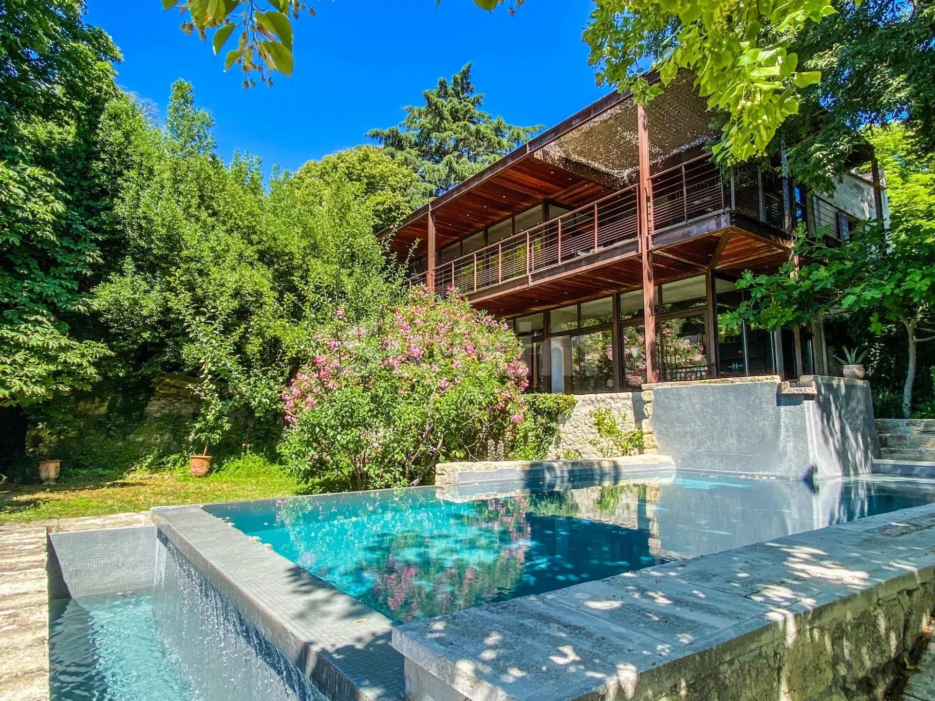 property 8 Rooms for sale on Uzès (30700)